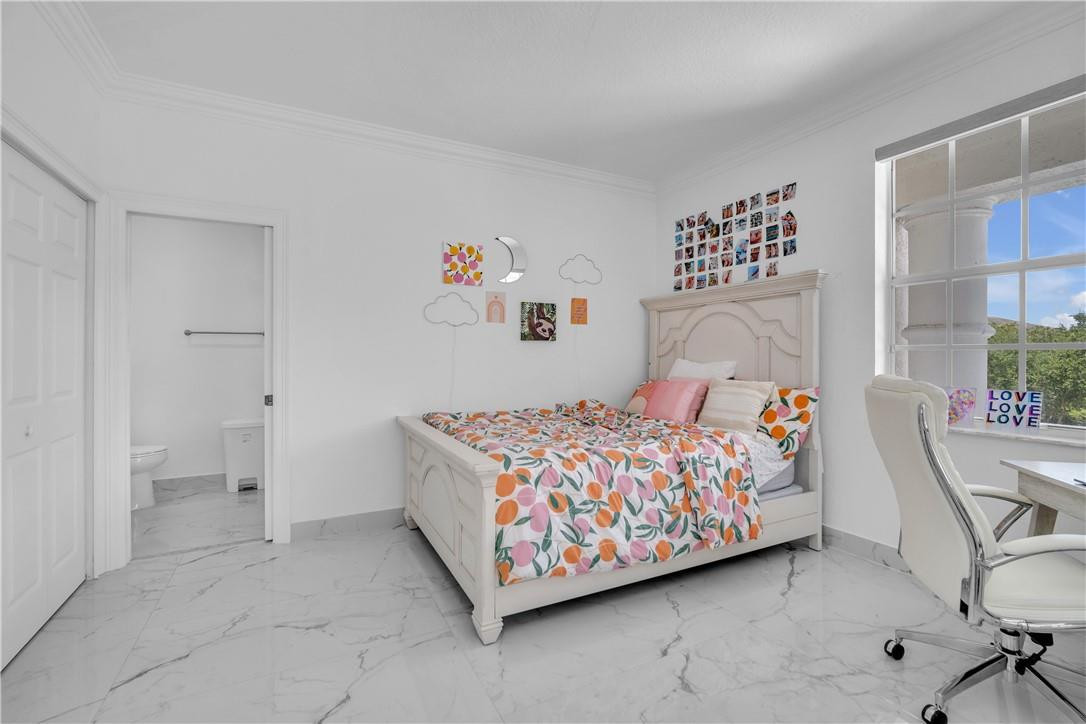 SUNSET LAKES PLAT THREE - Residential Lease