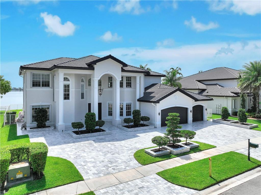 SUNSET LAKES PLAT THREE - Residential Lease