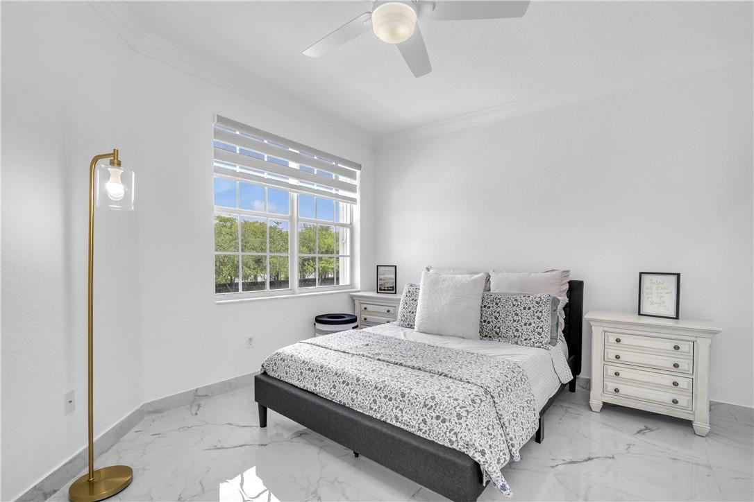SUNSET LAKES PLAT THREE - Residential Lease