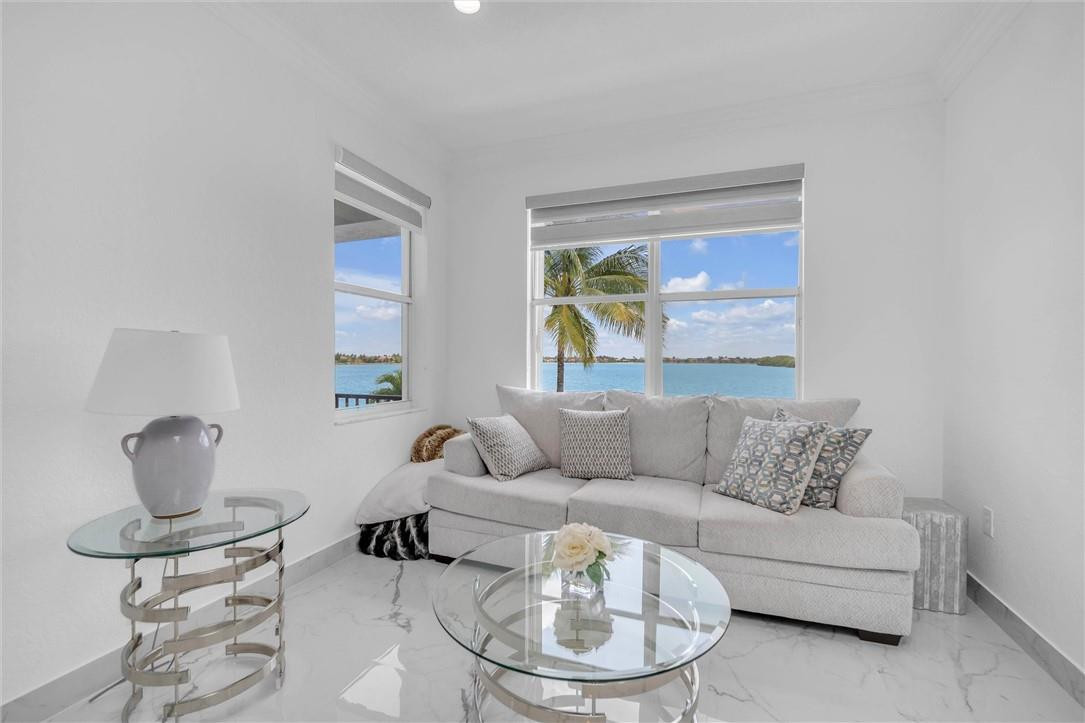 SUNSET LAKES PLAT THREE - Residential Lease