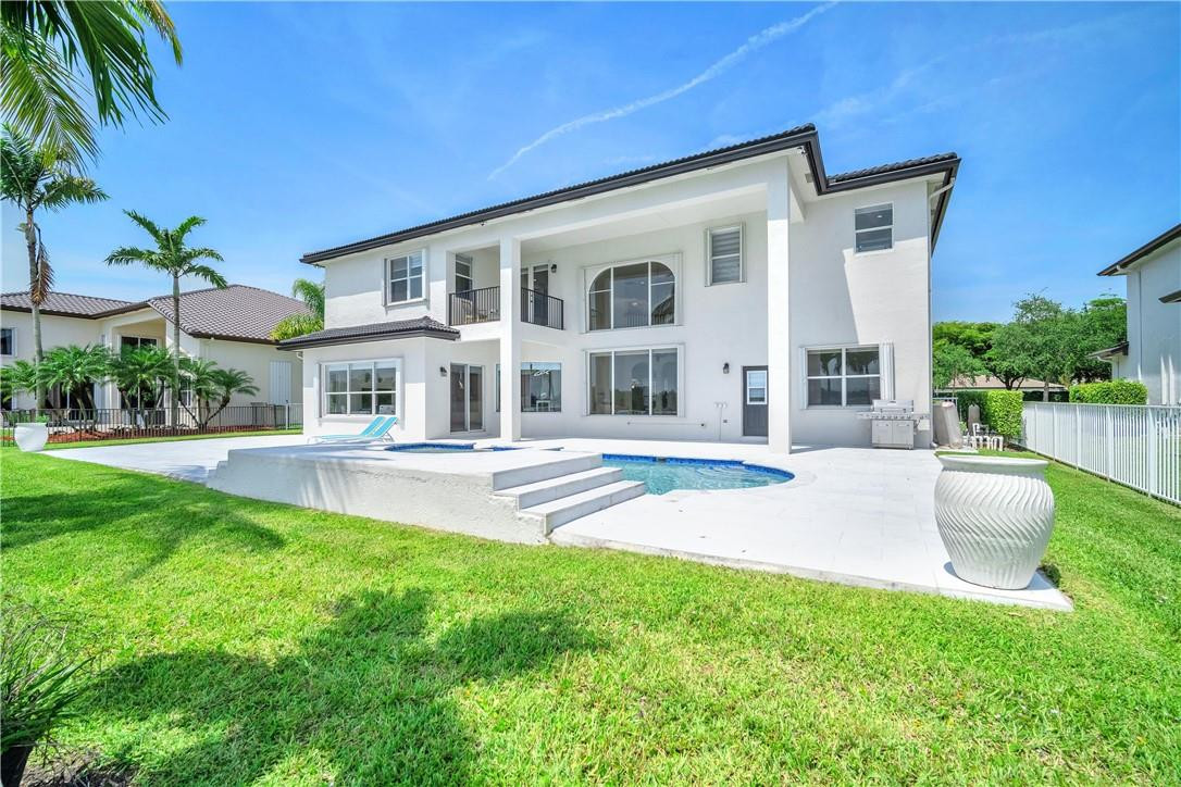 SUNSET LAKES PLAT THREE - Residential Lease