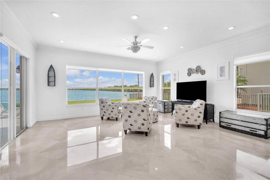 SUNSET LAKES PLAT THREE - Residential Lease