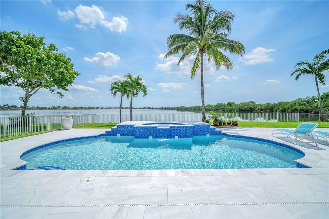 SUNSET LAKES PLAT THREE - Residential Lease