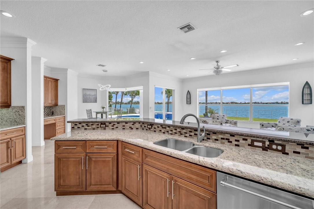 SUNSET LAKES PLAT THREE - Residential Lease