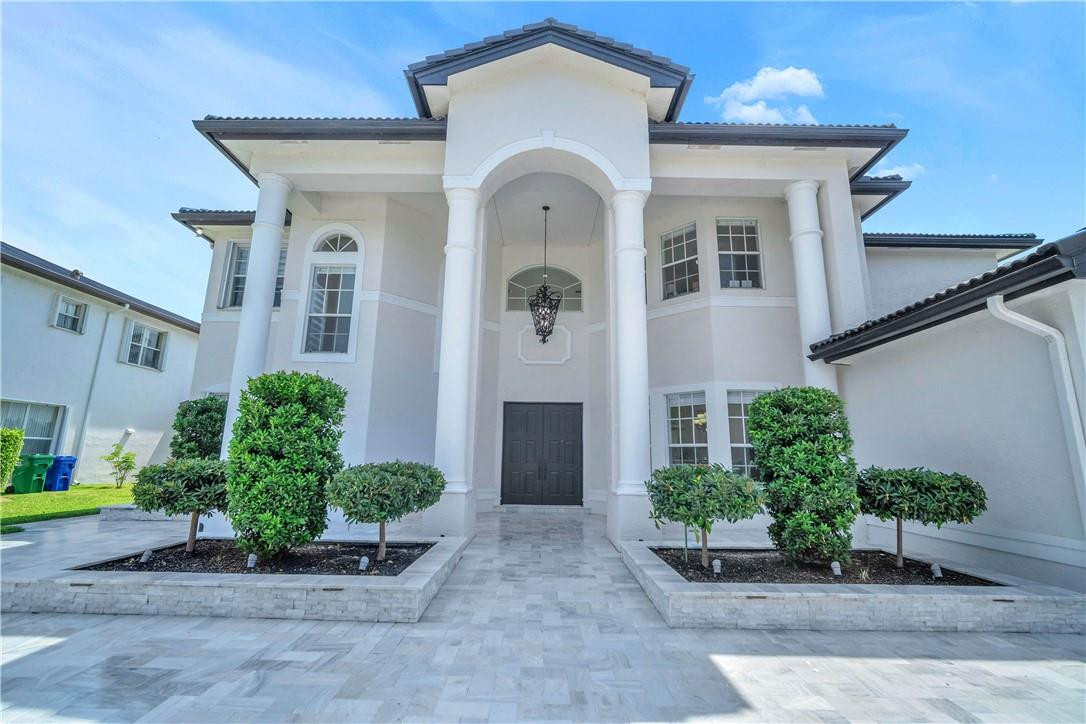 SUNSET LAKES PLAT THREE - Residential Lease