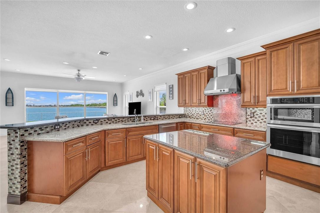 SUNSET LAKES PLAT THREE - Residential Lease