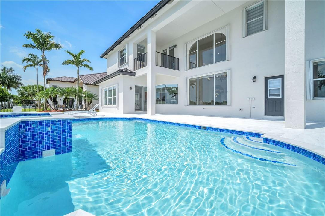 SUNSET LAKES PLAT THREE - Residential Lease