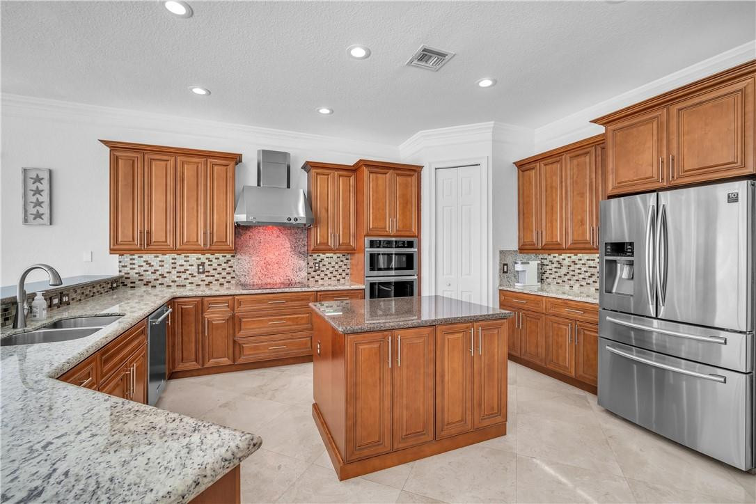 SUNSET LAKES PLAT THREE - Residential Lease