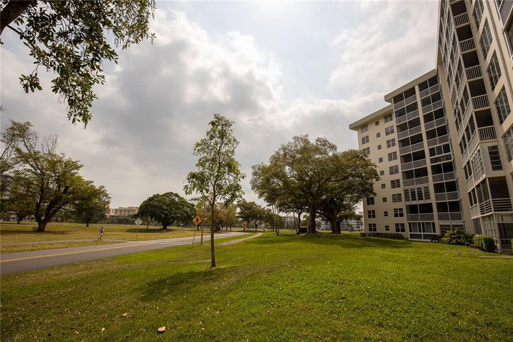 Palm-Aire Country Club - Residential