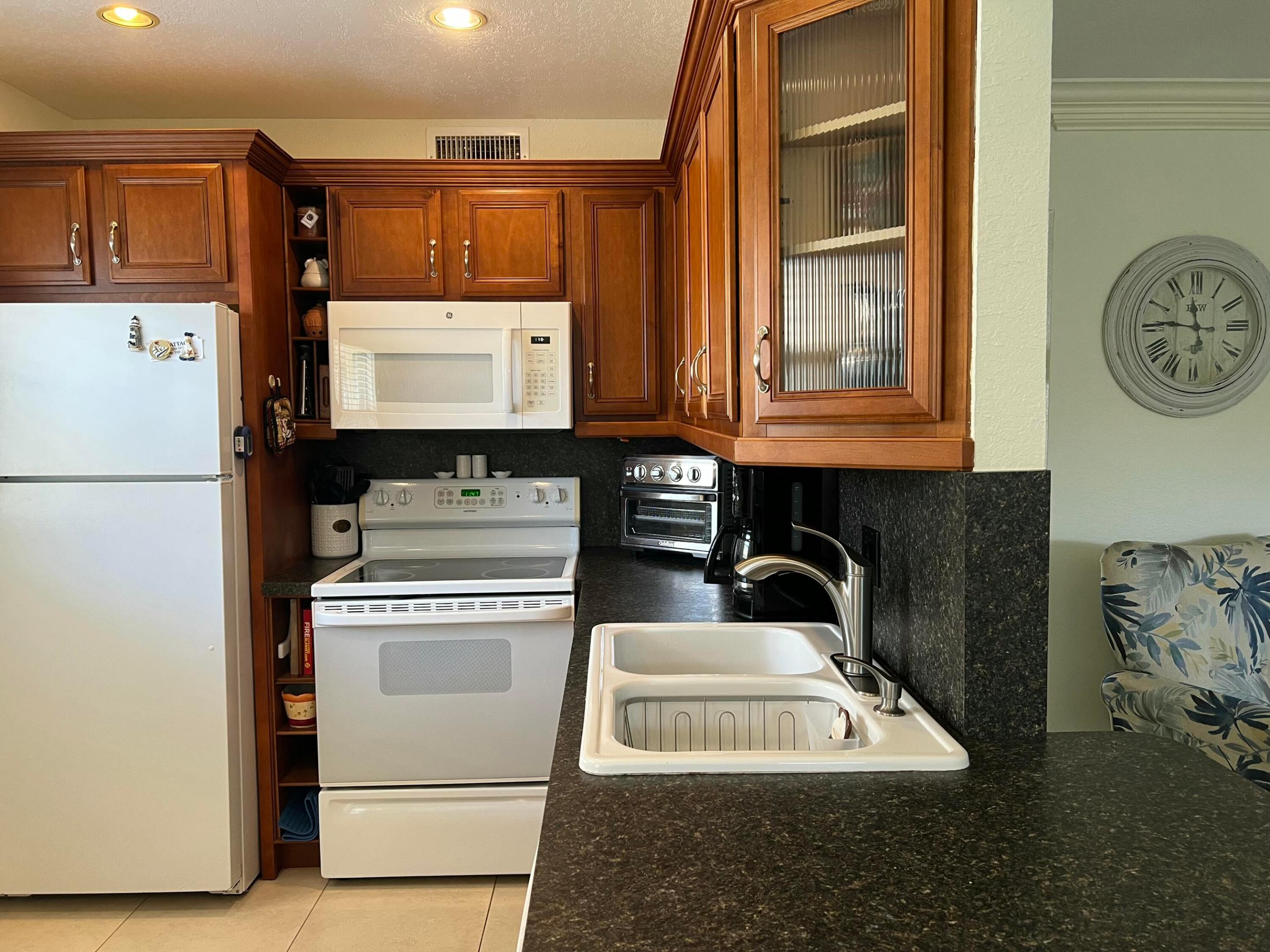 KINGS POINT SAXONY CONDOS - Residential