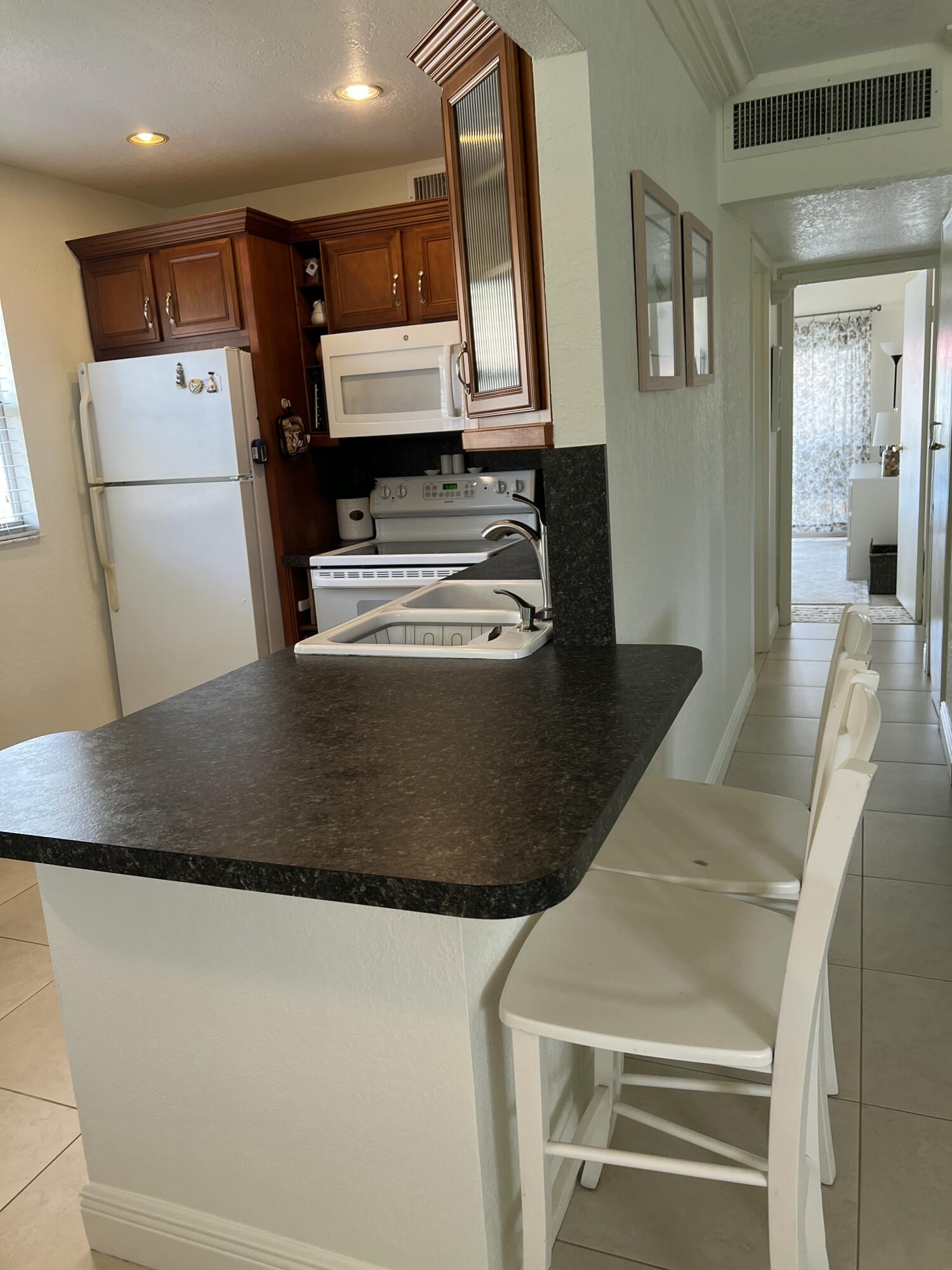 KINGS POINT SAXONY CONDOS - Residential