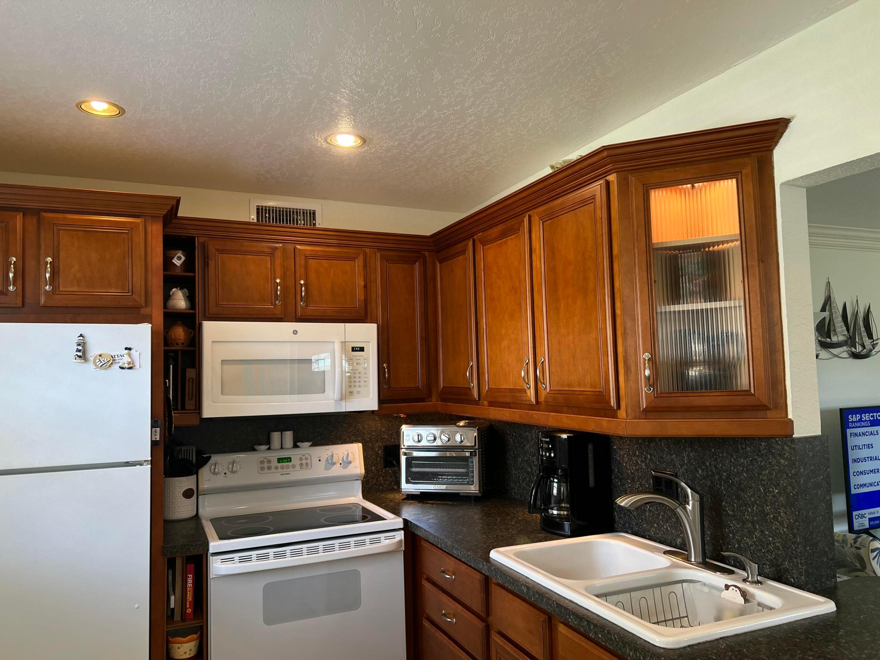KINGS POINT SAXONY CONDOS - Residential