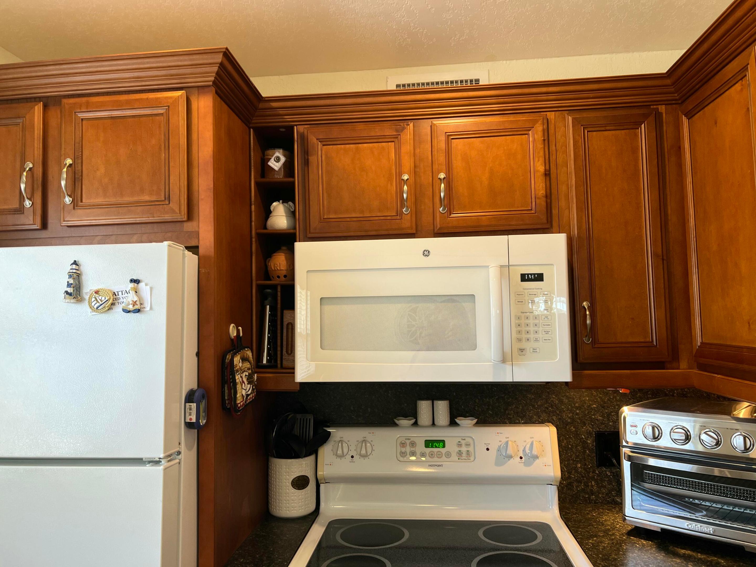 KINGS POINT SAXONY CONDOS - Residential