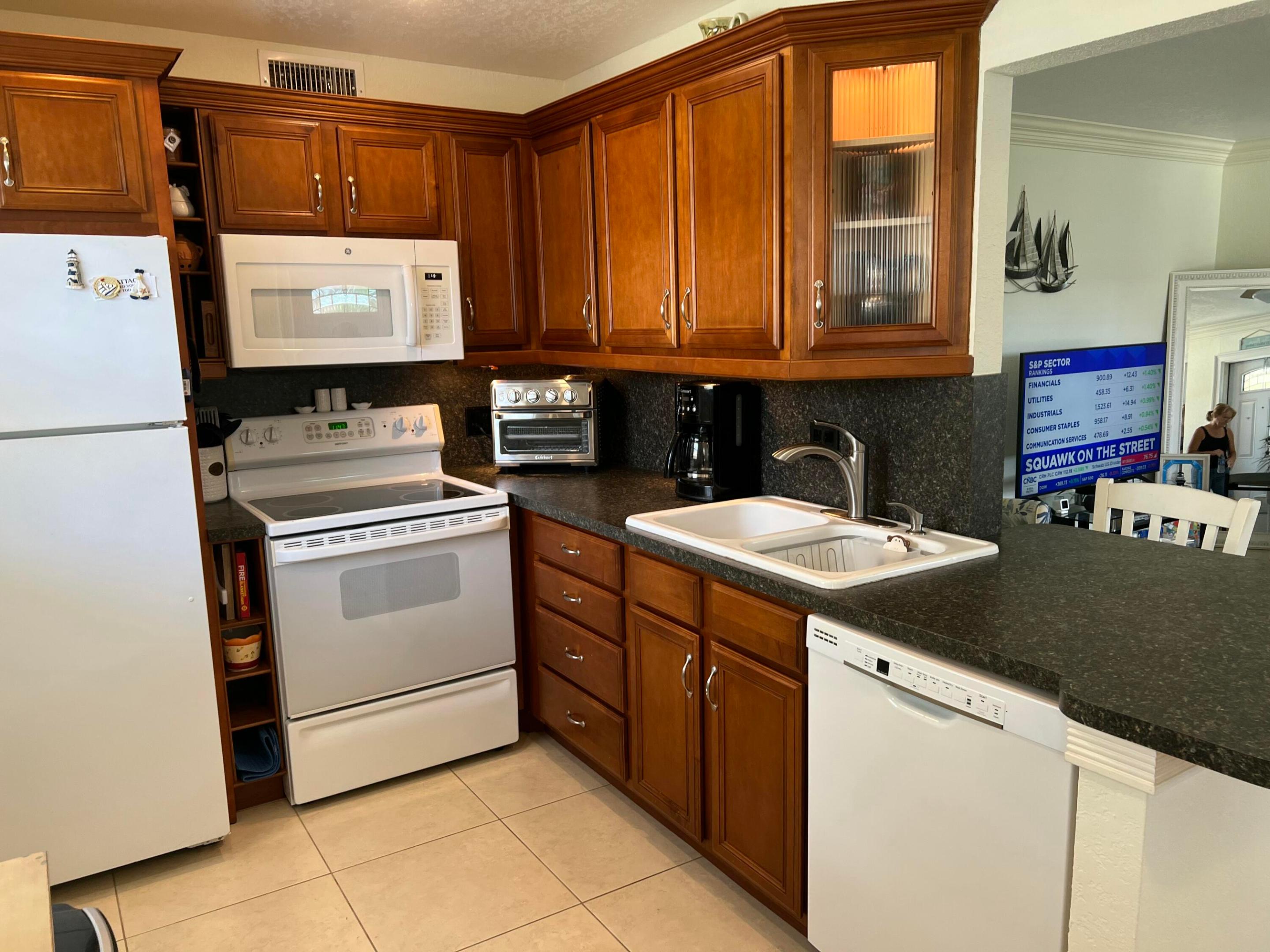 KINGS POINT SAXONY CONDOS - Residential