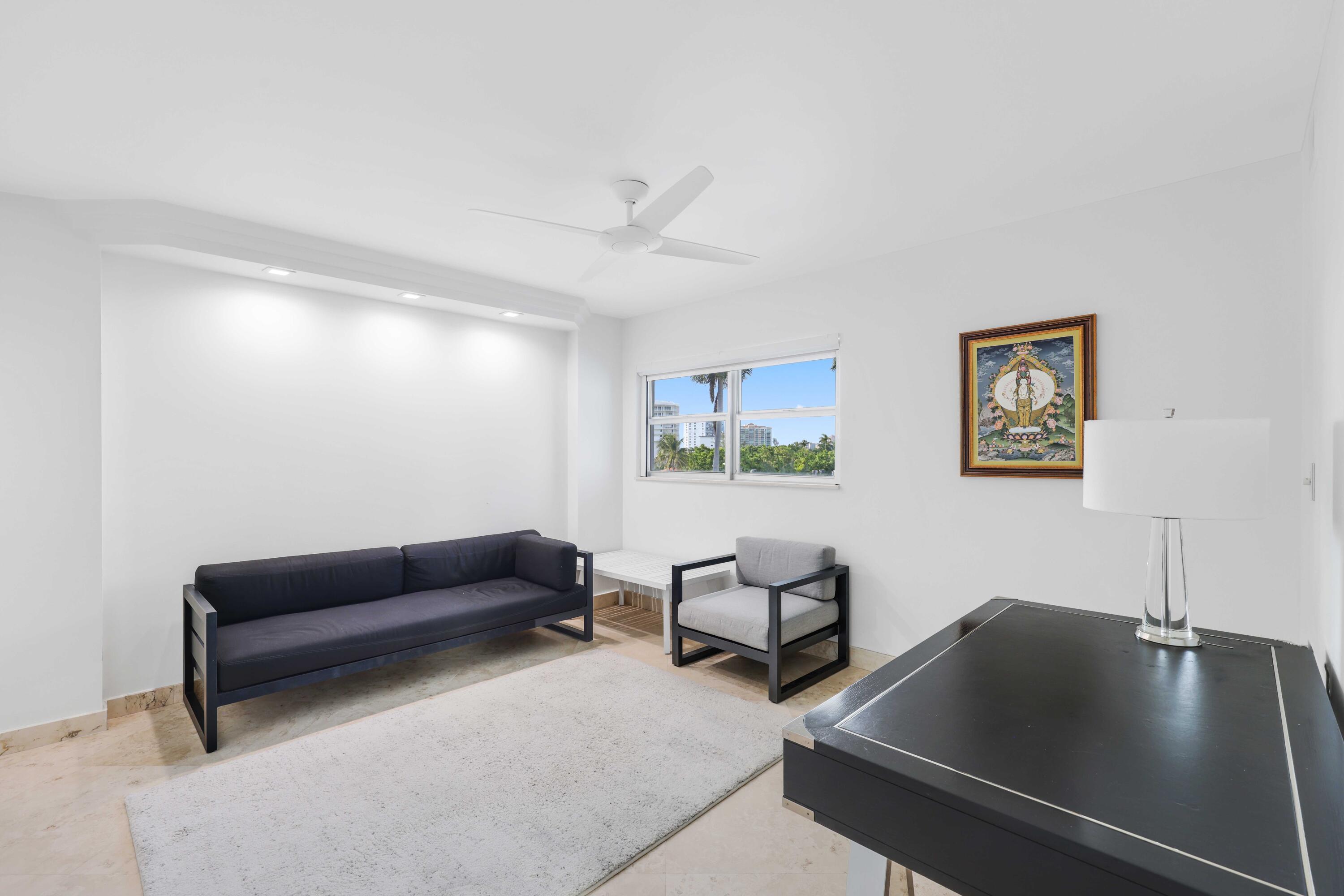 BAYSHORE TOWERS - Residential