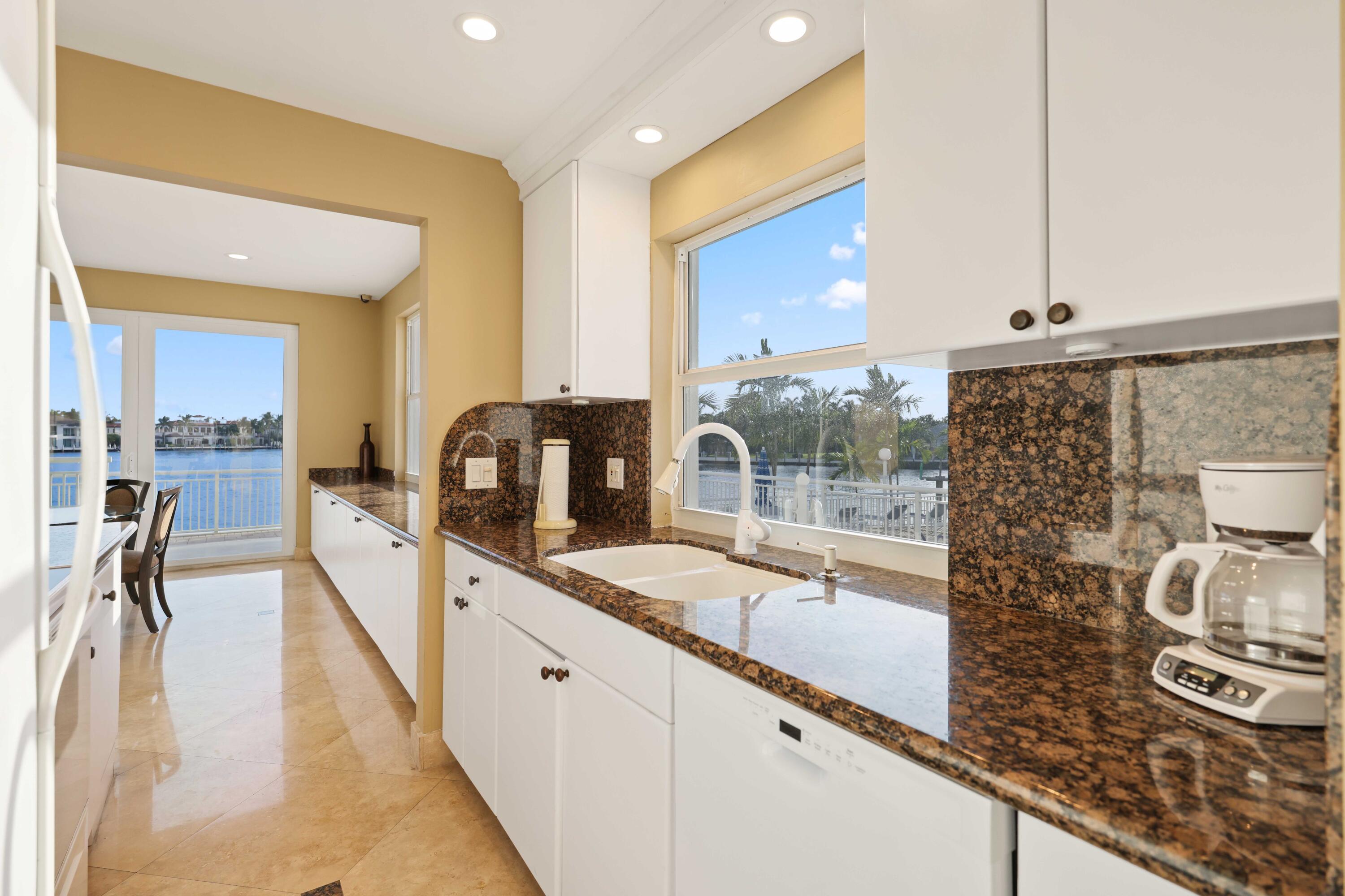 BAYSHORE TOWERS - Residential
