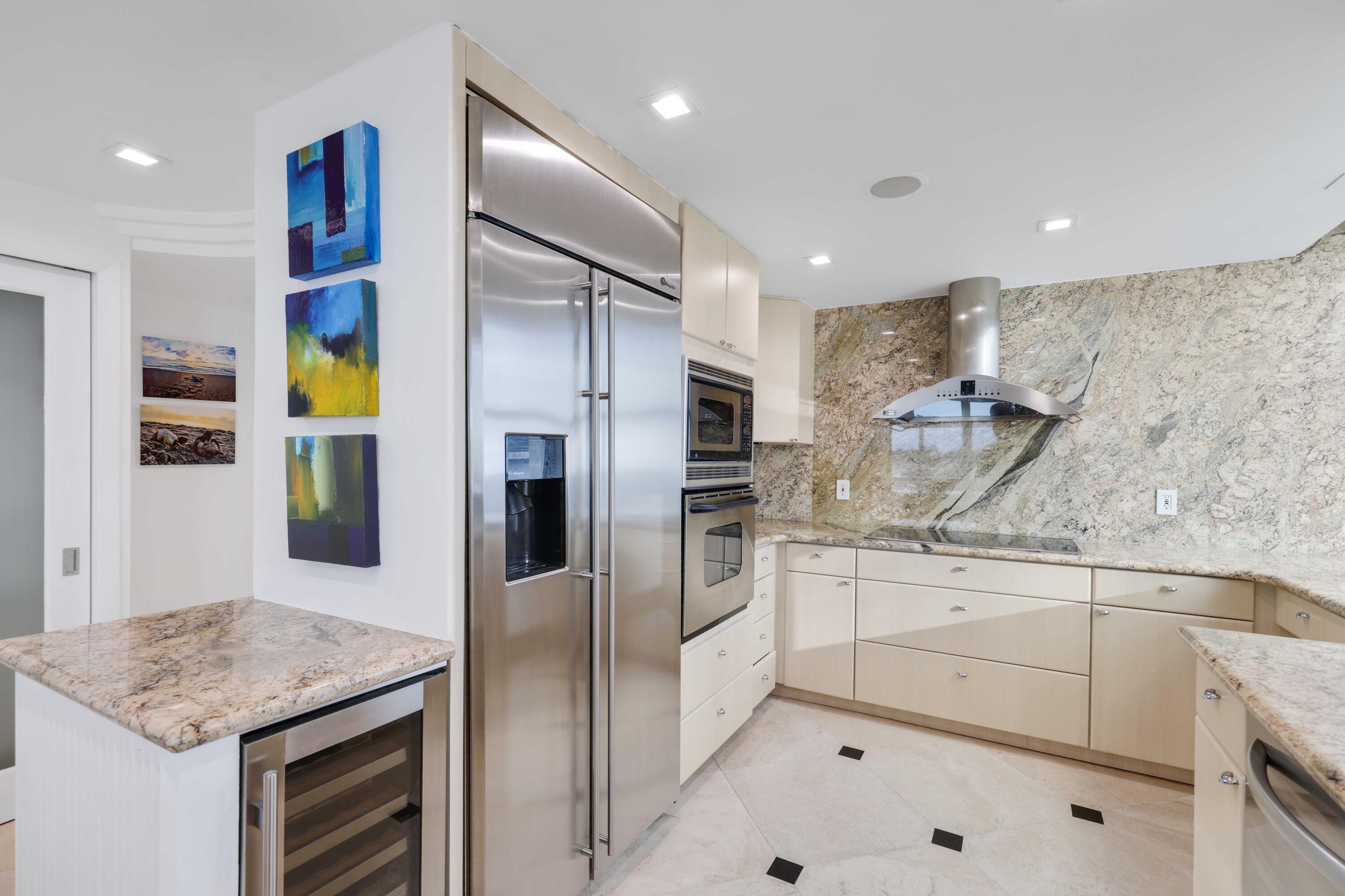 BAYSHORE TOWERS - Residential