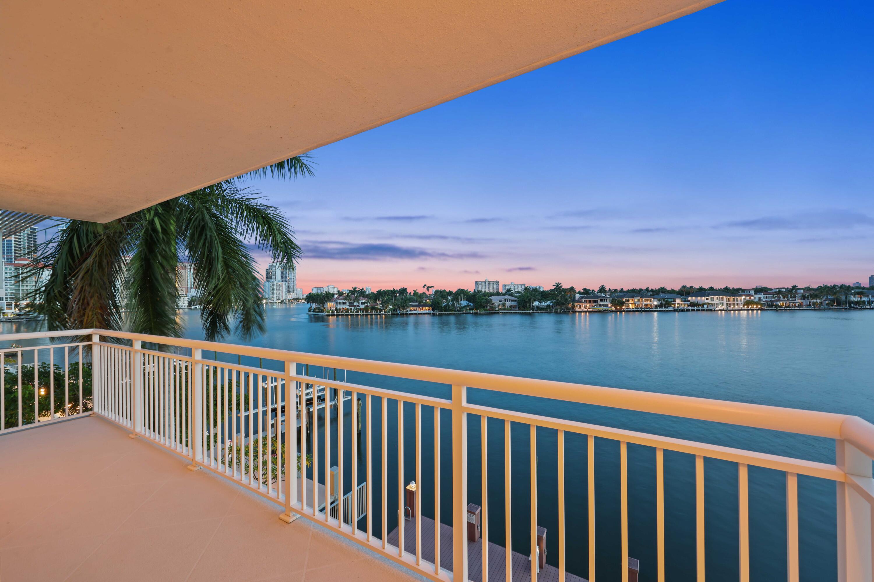 BAYSHORE TOWERS - Residential