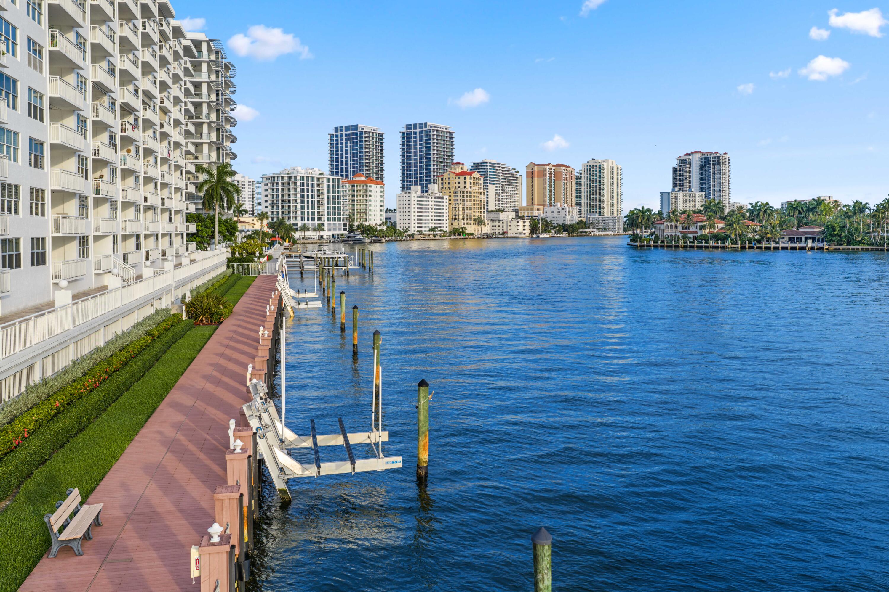 BAYSHORE TOWERS - Residential