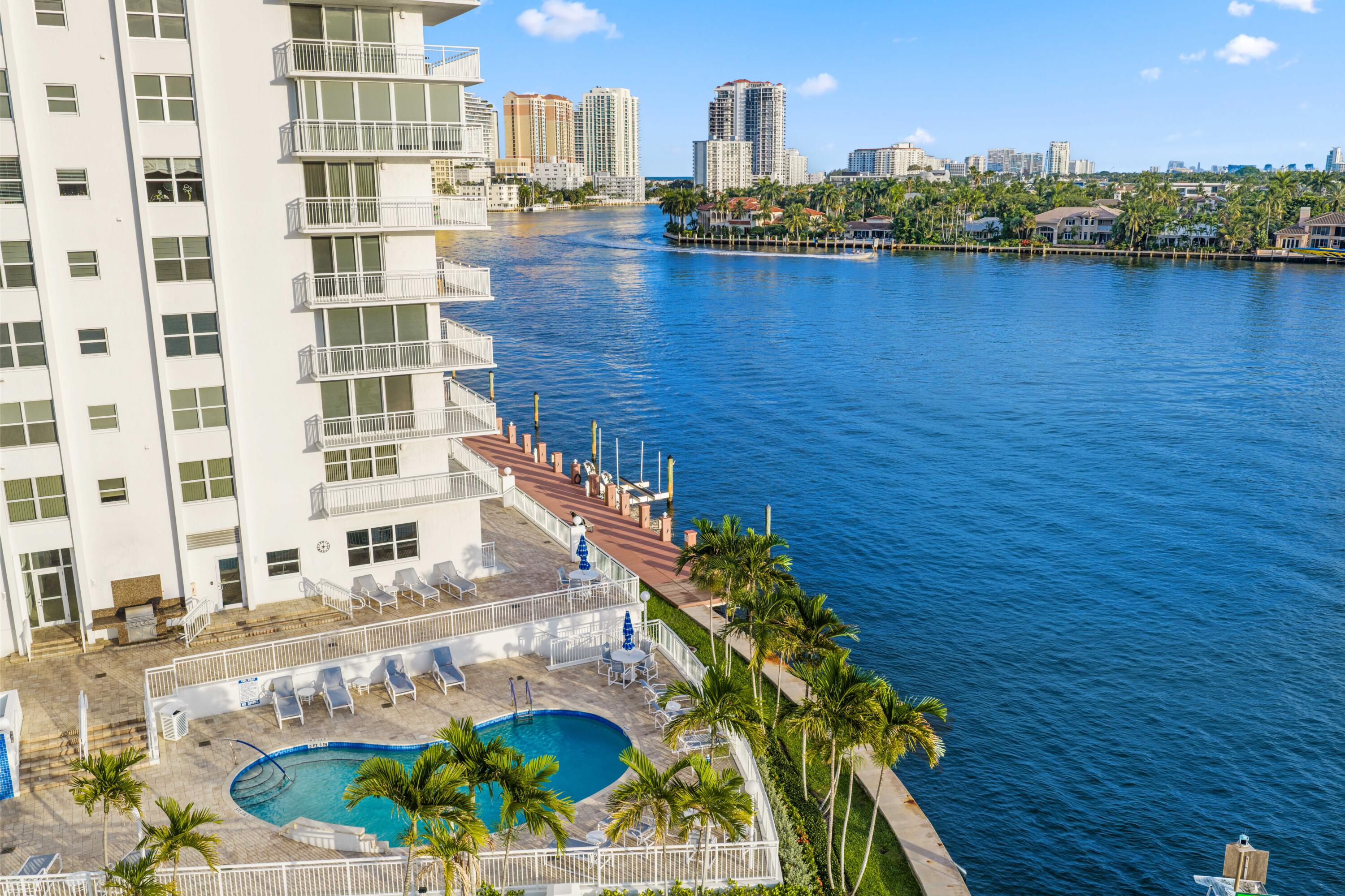 BAYSHORE TOWERS - Residential