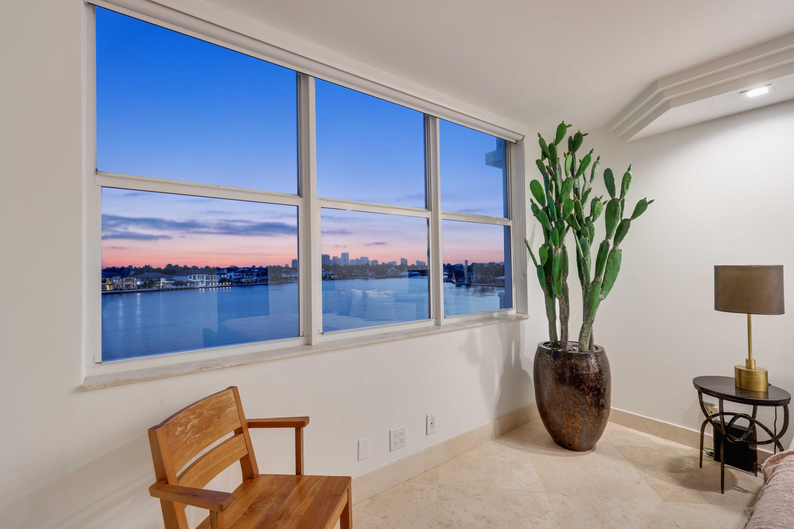 BAYSHORE TOWERS - Residential