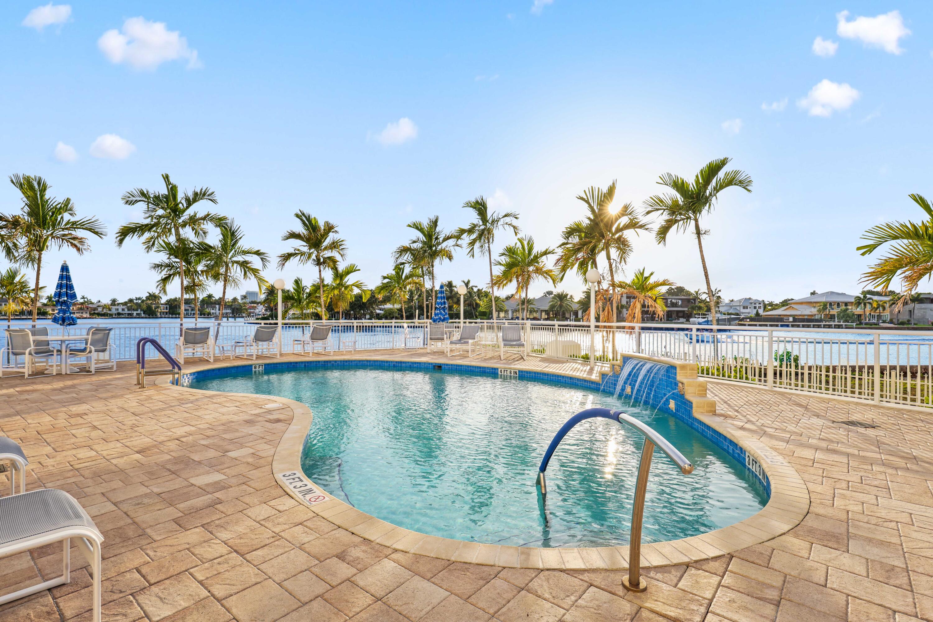 BAYSHORE TOWERS - Residential