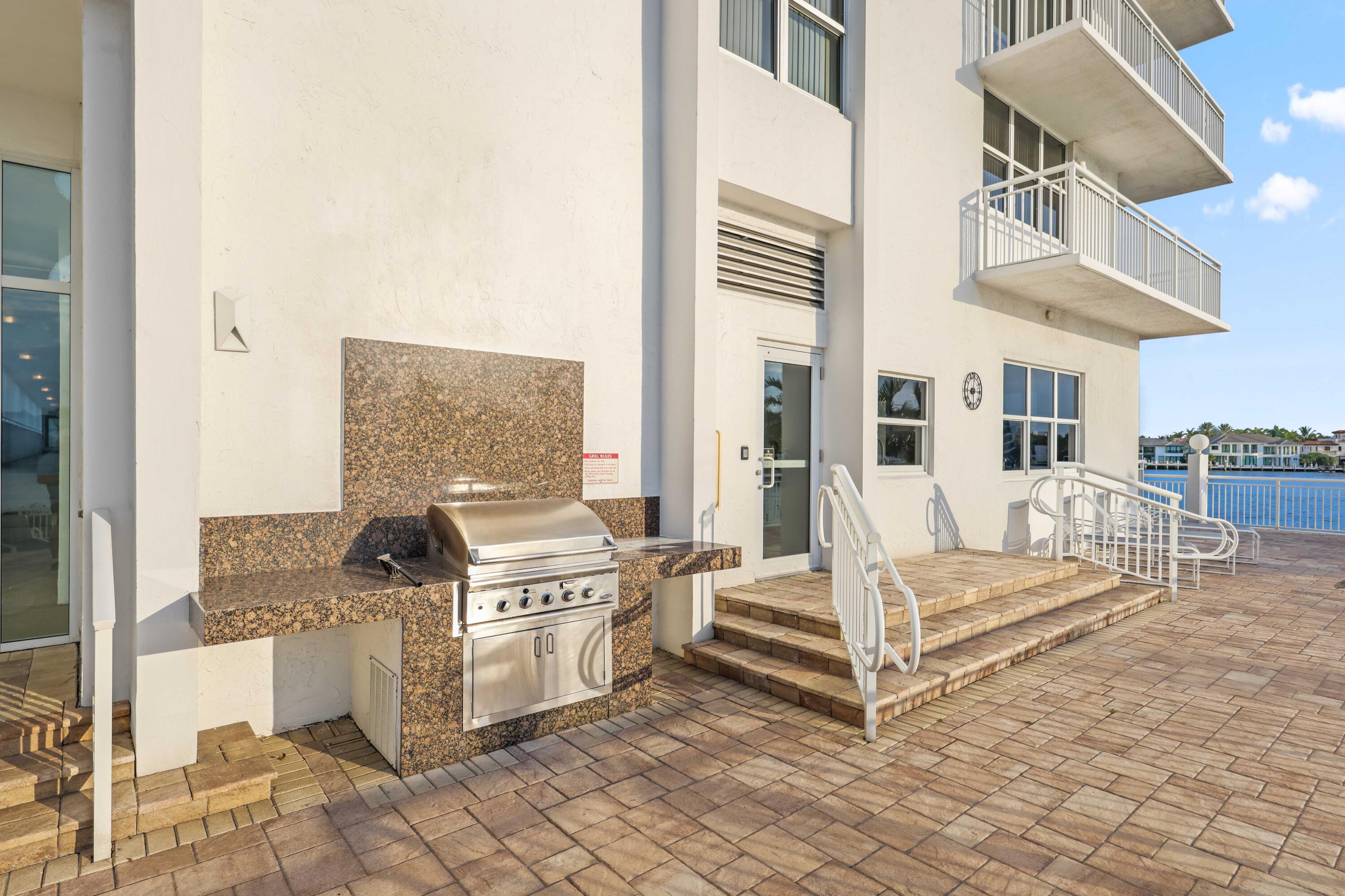 BAYSHORE TOWERS - Residential