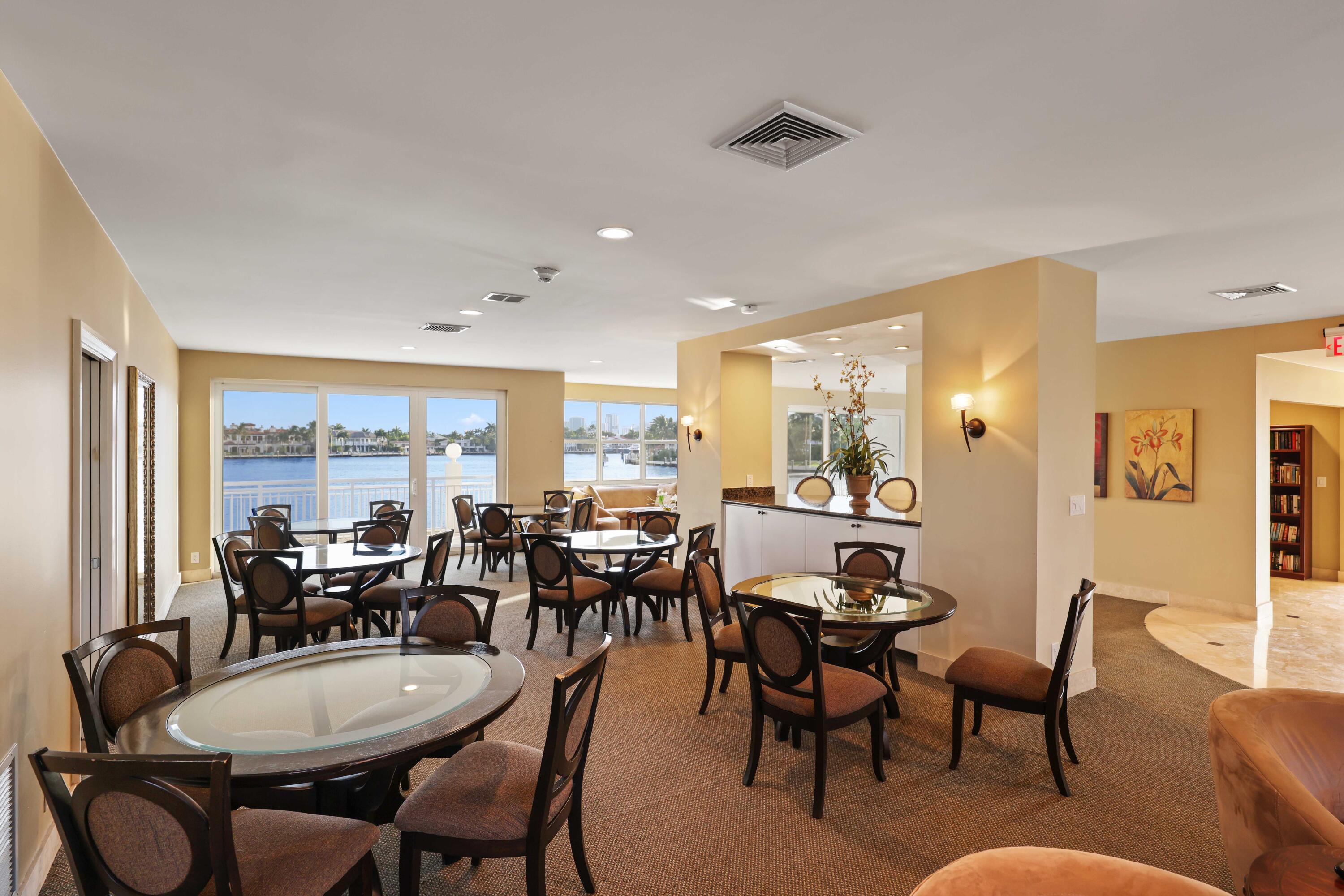 BAYSHORE TOWERS - Residential
