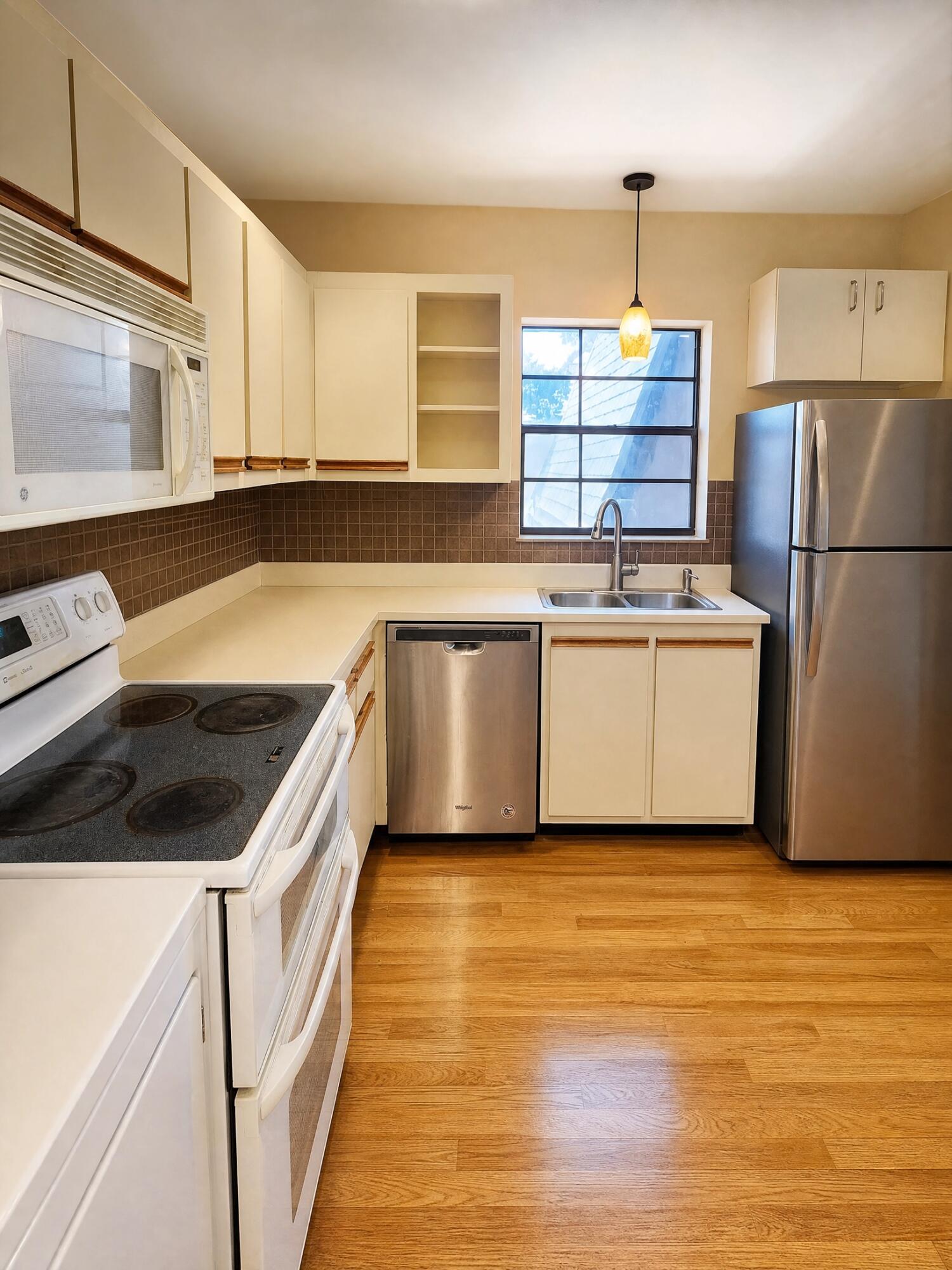 GRENADIER LAKES AT WELLEBY CONDO - Residential