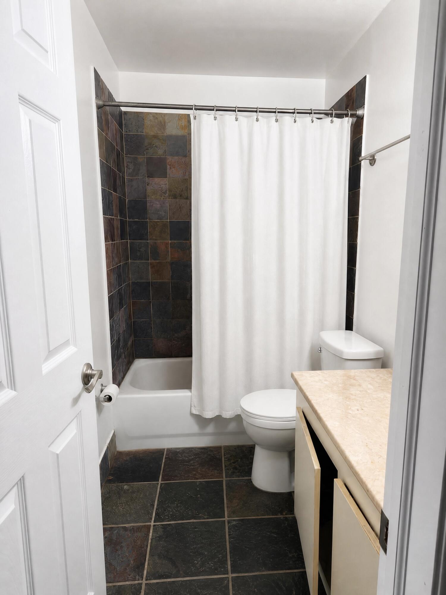GRENADIER LAKES AT WELLEBY CONDO - Residential