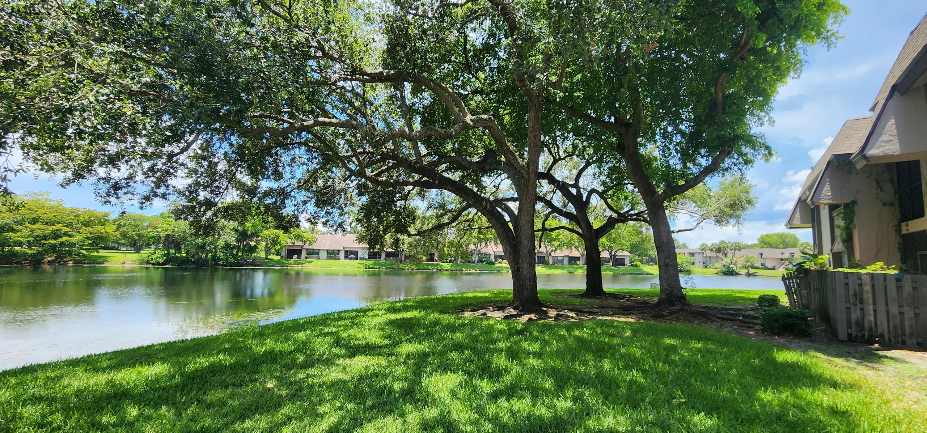 GRENADIER LAKES AT WELLEBY CONDO - Residential