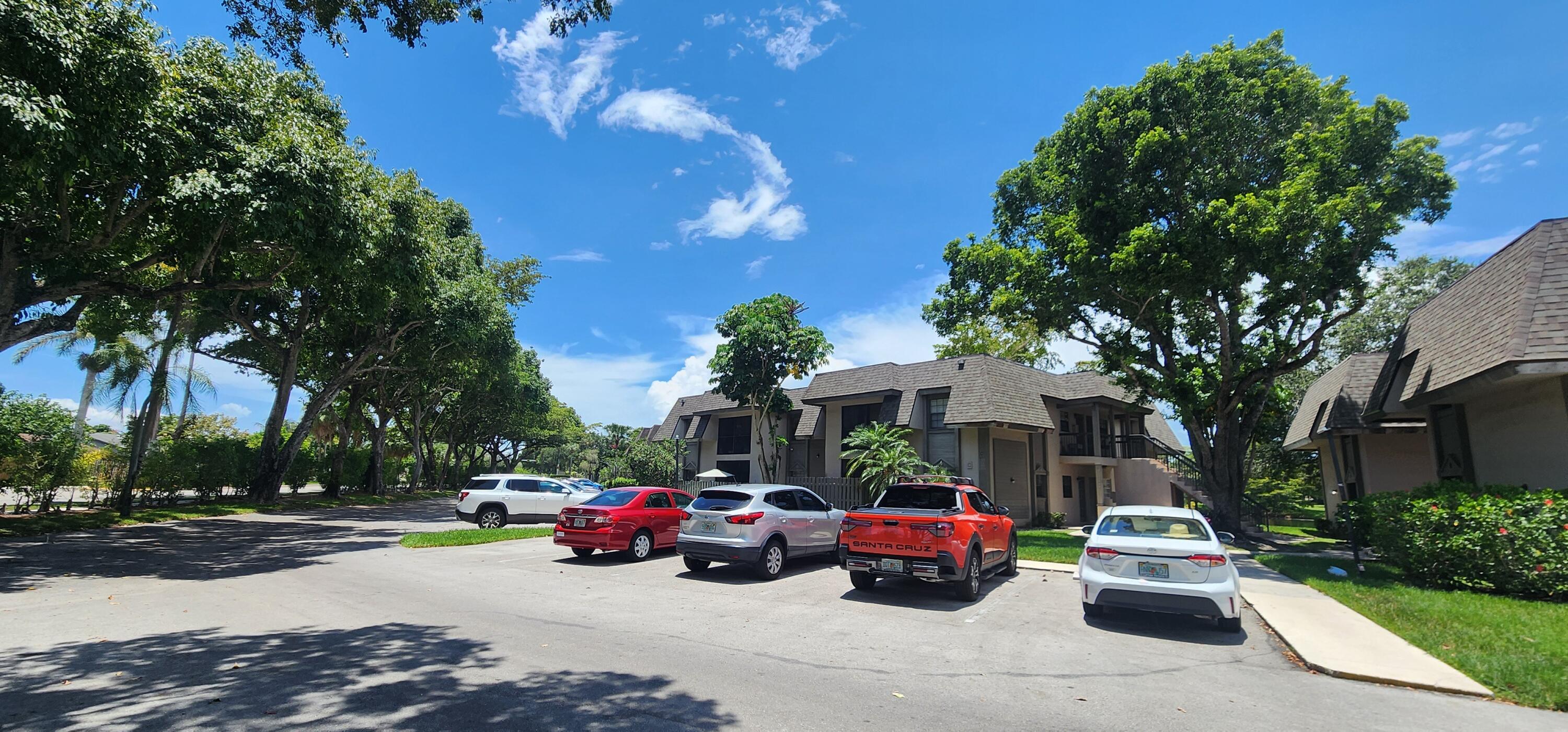 GRENADIER LAKES AT WELLEBY CONDO - Residential