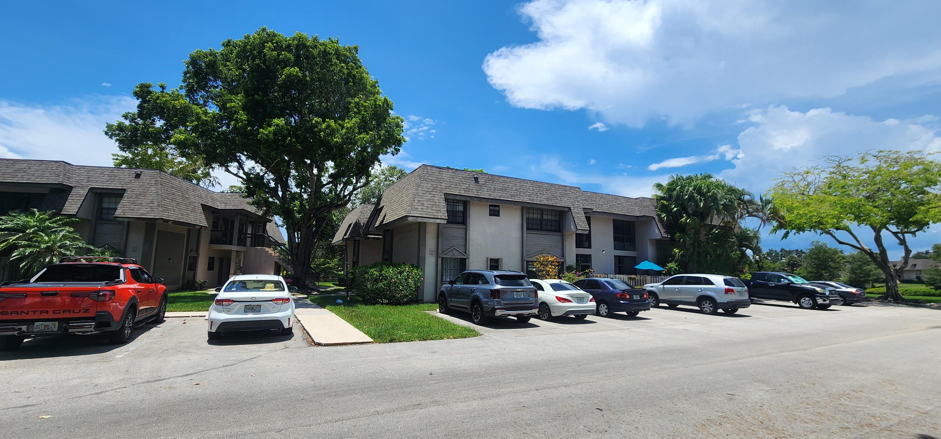 GRENADIER LAKES AT WELLEBY CONDO - Residential