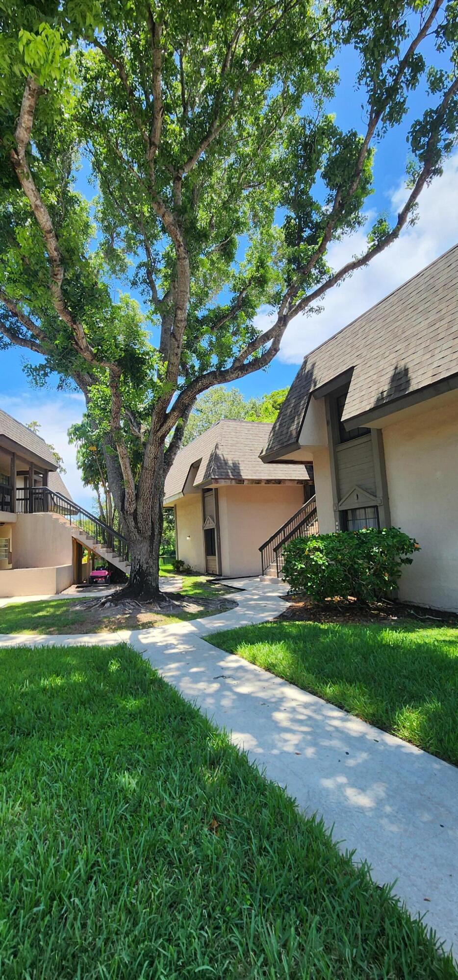 GRENADIER LAKES AT WELLEBY CONDO - Residential