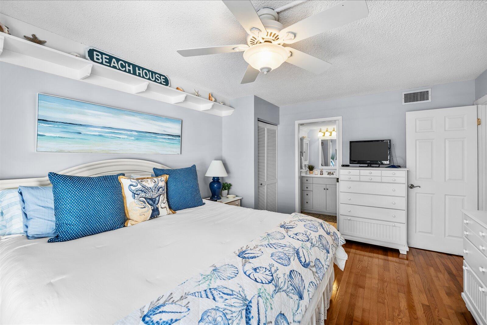 FAIRWAY VILLAS CONDO @ IRP - Residential