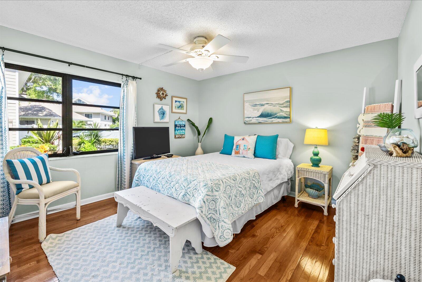 FAIRWAY VILLAS CONDO @ IRP - Residential