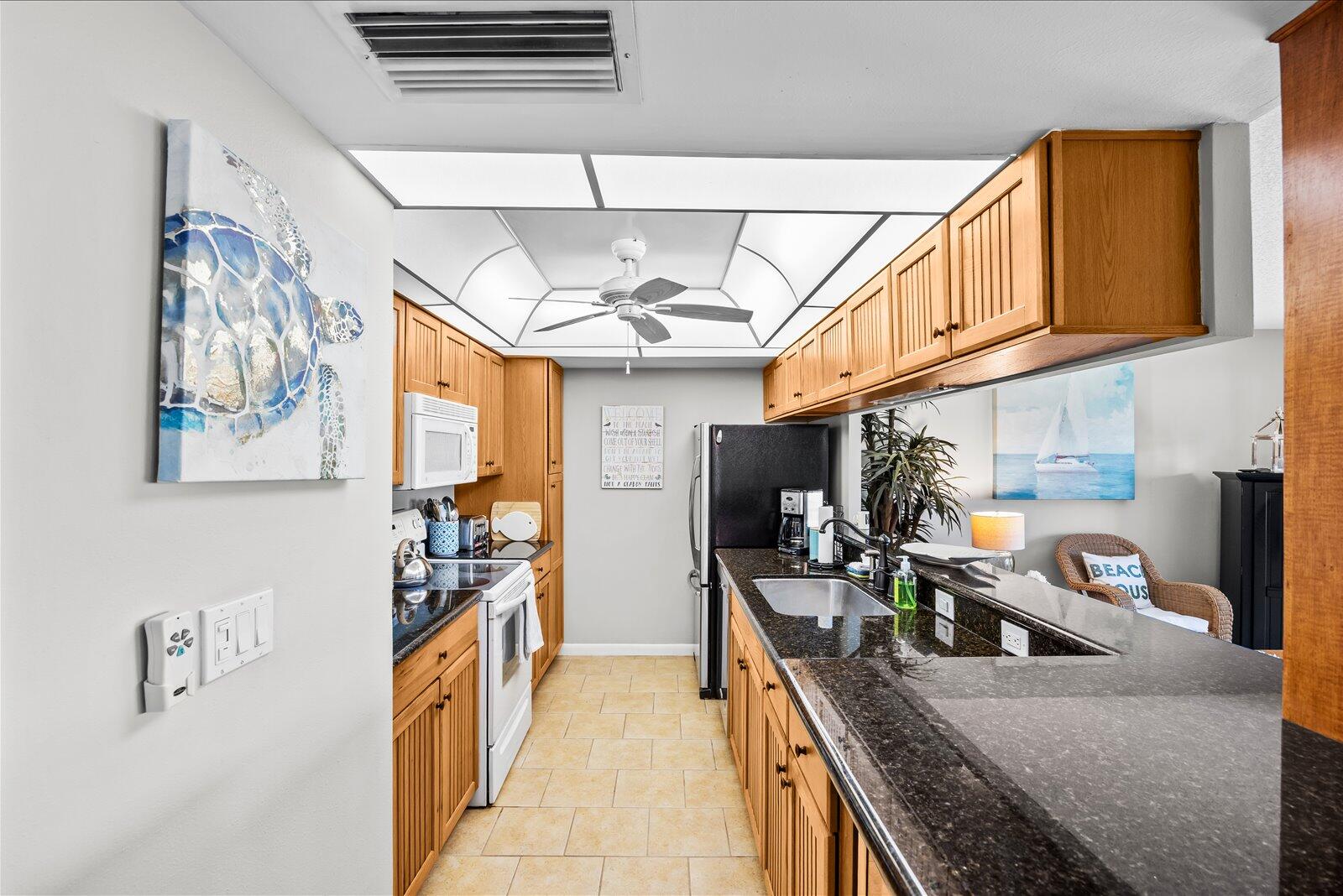 FAIRWAY VILLAS CONDO @ IRP - Residential