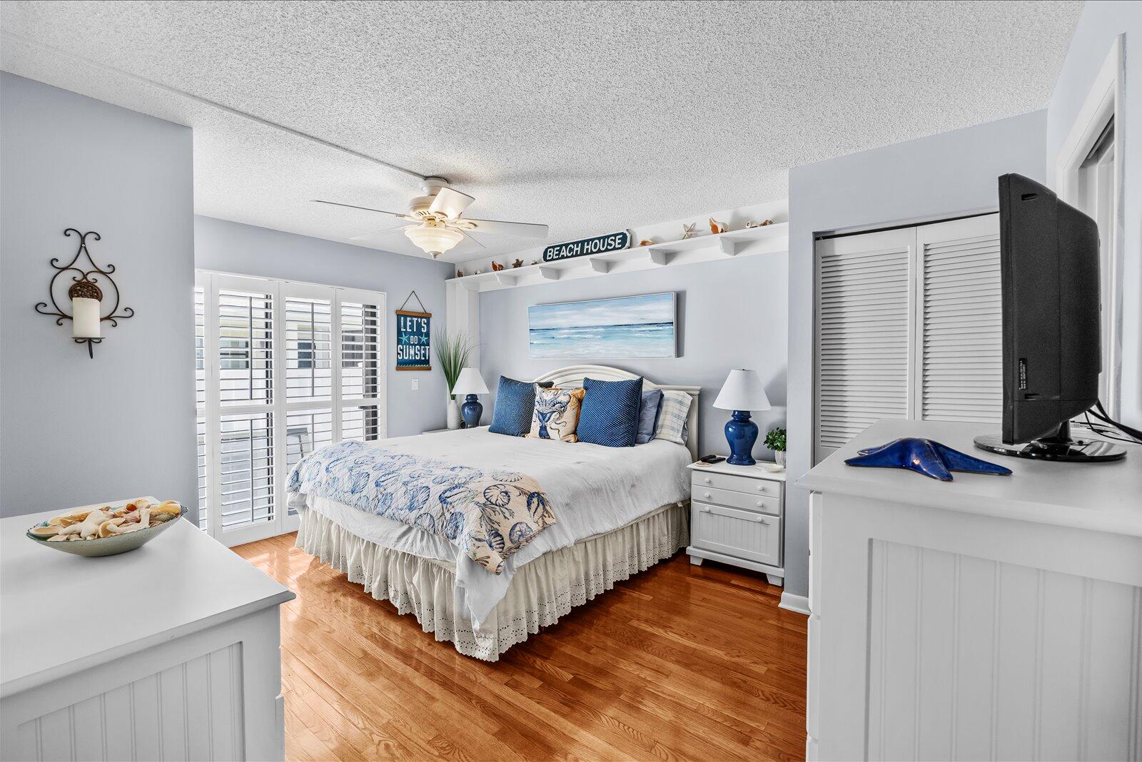 FAIRWAY VILLAS CONDO @ IRP - Residential