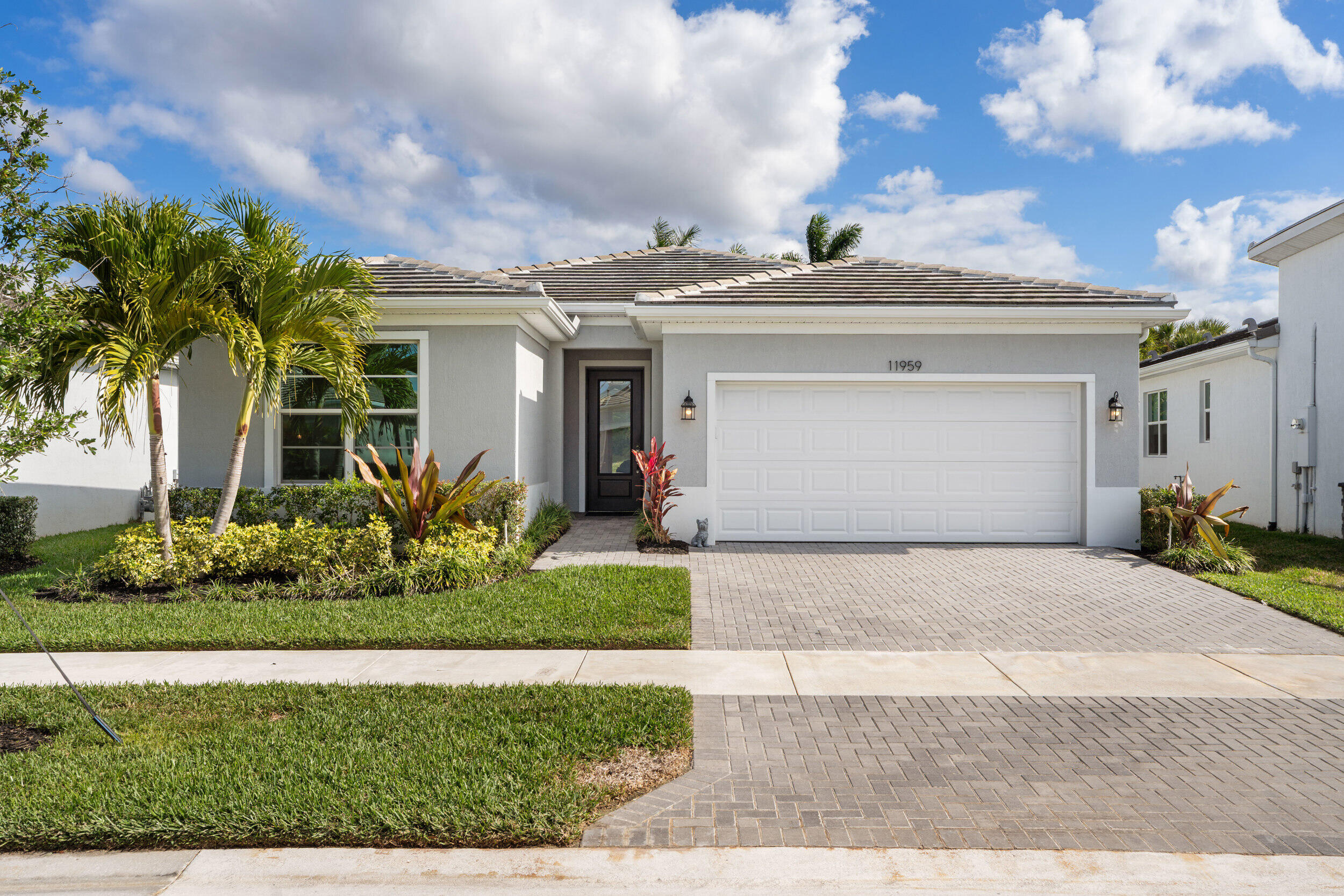 TELARO AT SOUTHERN GROVE - Residential