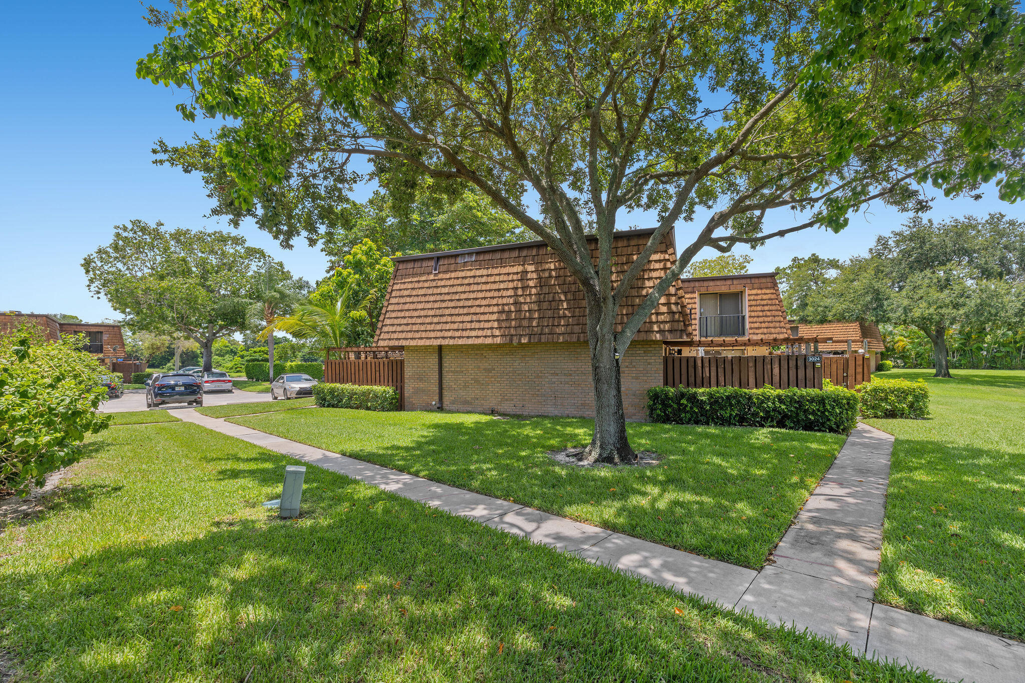 SHERWOOD LAKES - Residential