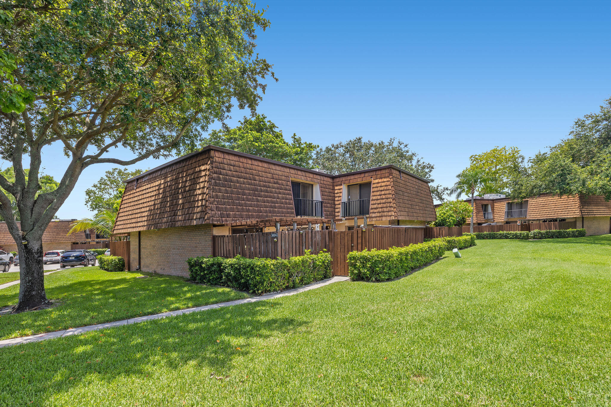 SHERWOOD LAKES - Residential