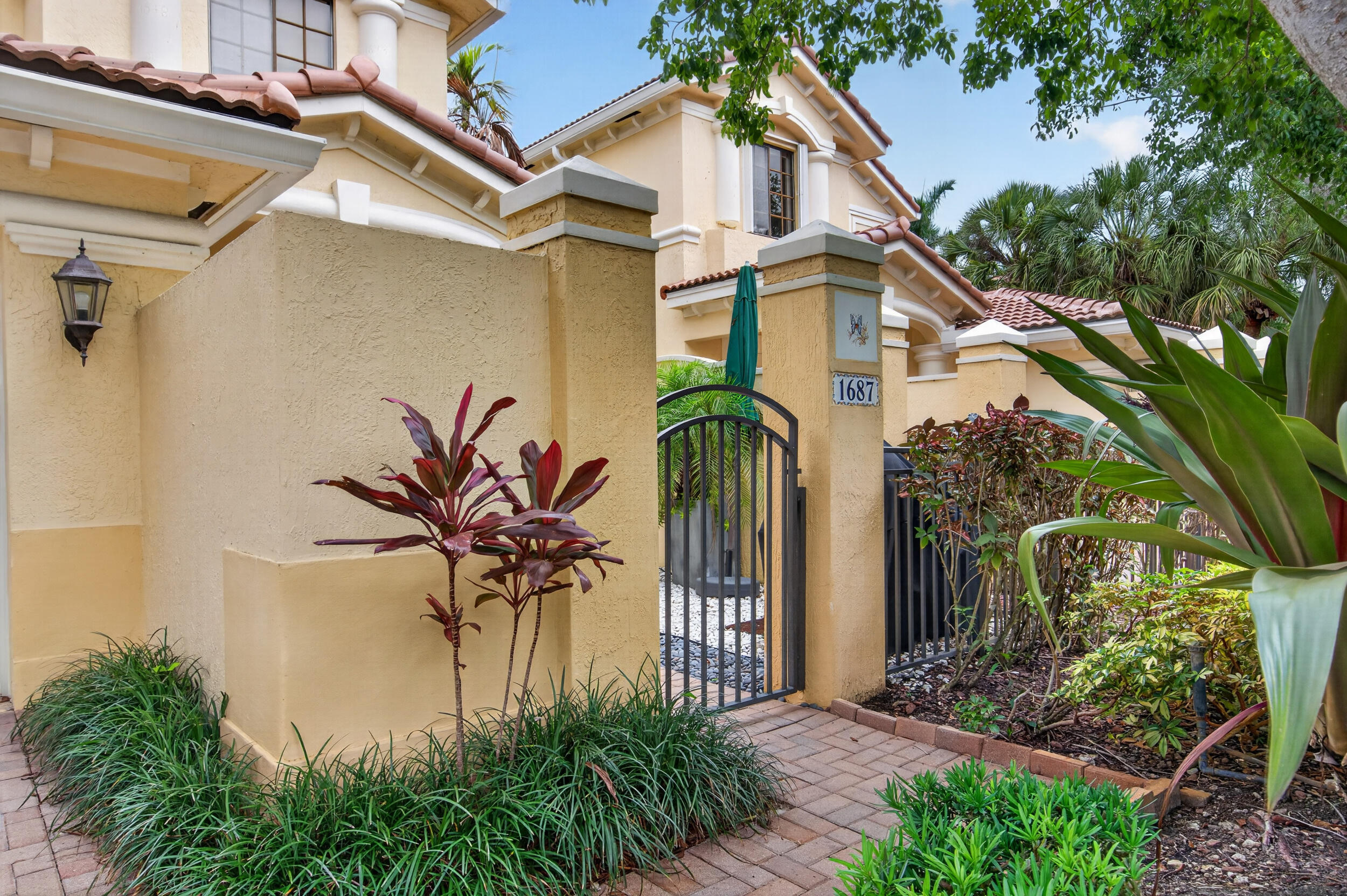 MARIPOSA POINTE - Residential