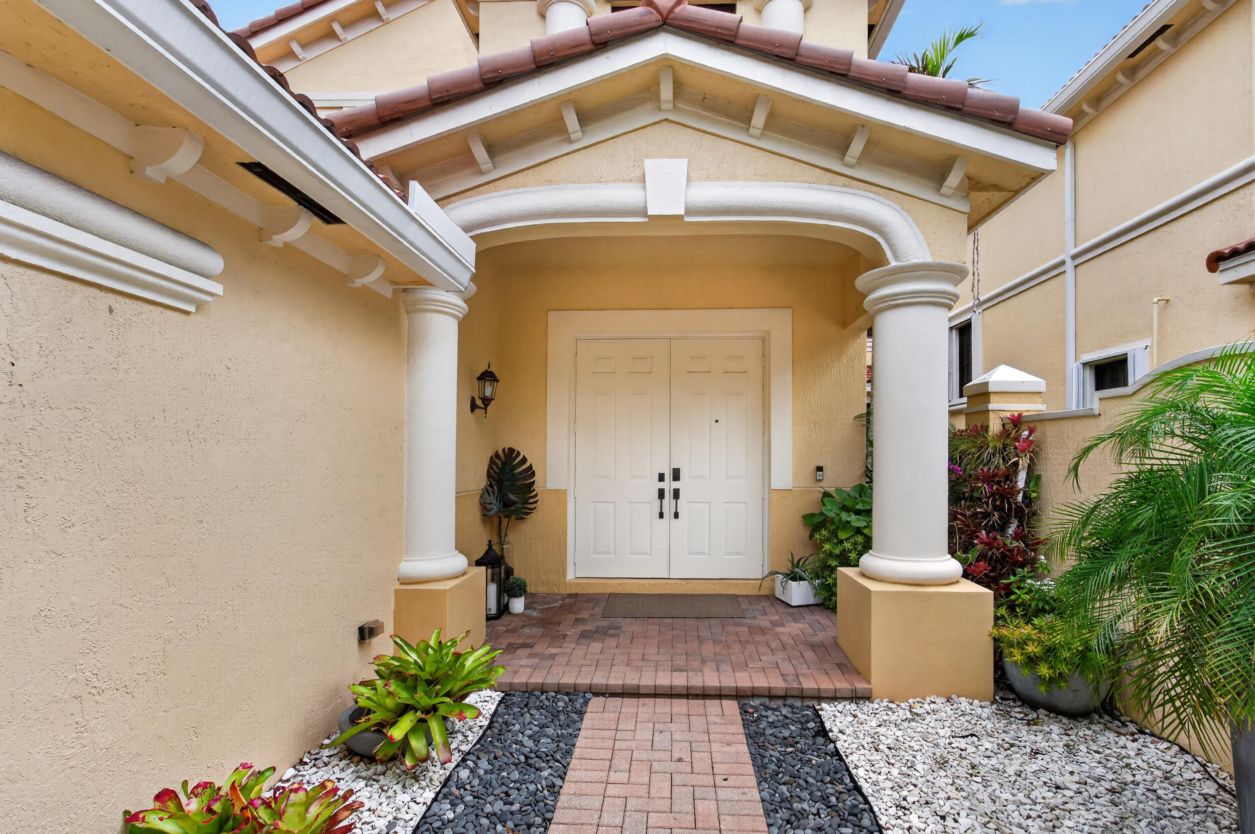 MARIPOSA POINTE - Residential