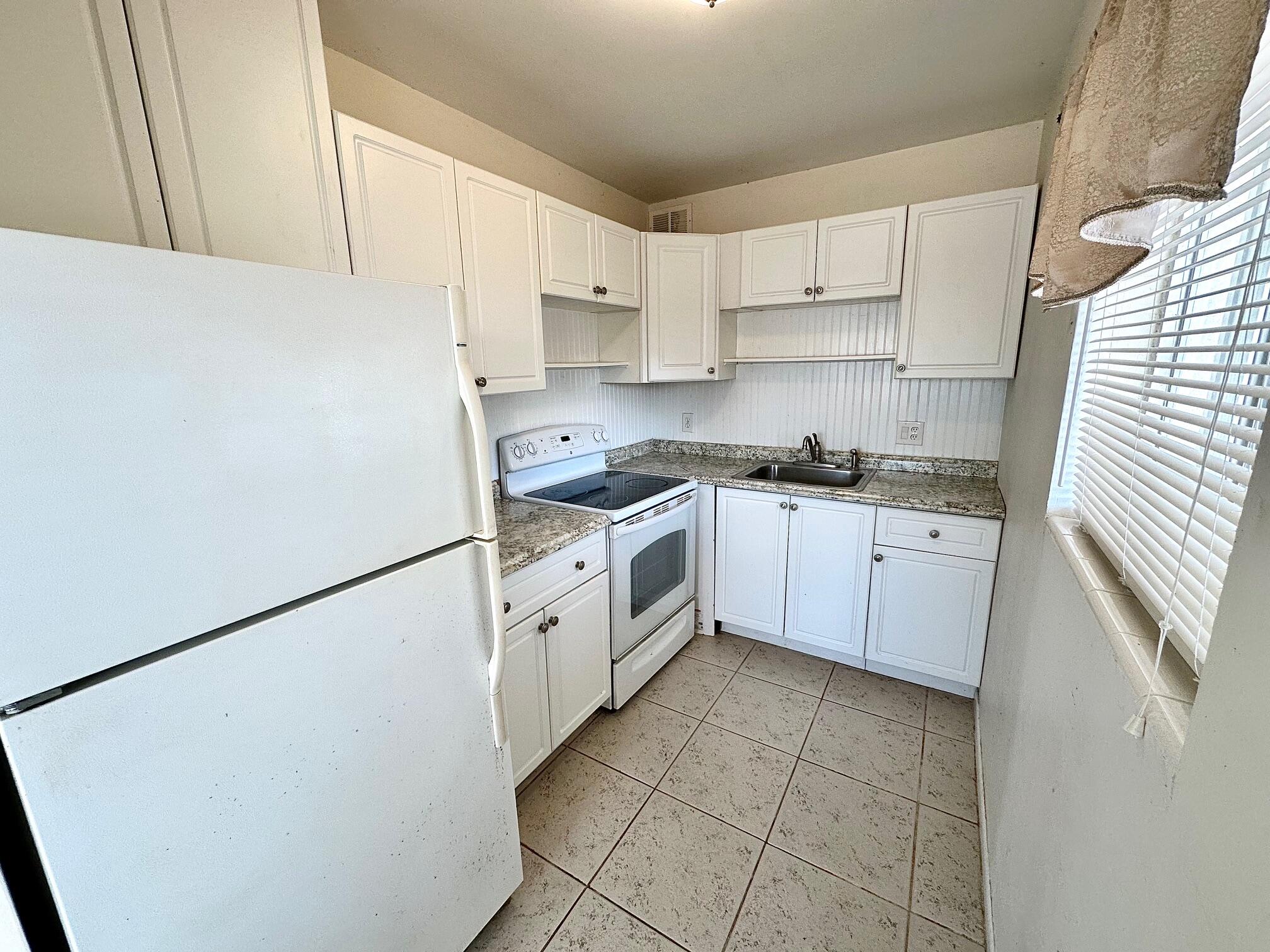 MURRY HILLS APT BLDG CONDO - Residential