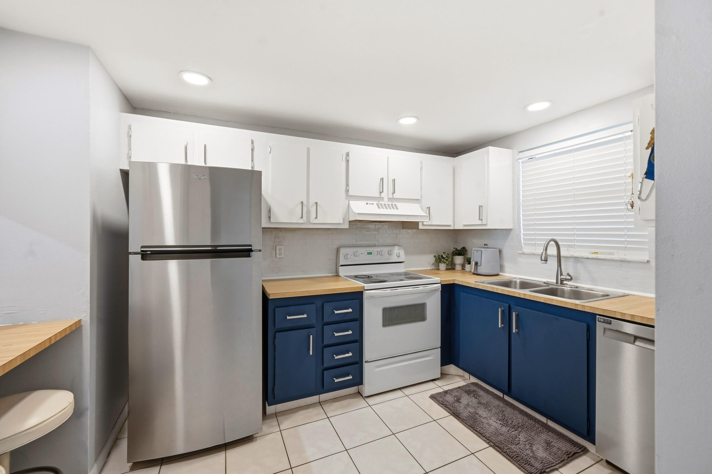 Welcome to this clean and well maintained 2 bedroom, 2 bathroom rental offering comfort, convenience, and an unbeatable location! Situated just minutes from major highways, beautiful beaches, shopping, and popular restaurants, this ground floor unit makes everyday living easy.  Inside, you'll find a spacious layout with in unit laundry, plenty of natural light, and a screened in patio perfect for relaxing. The unit also includes a conveniently located parking spot close to the entrance for added ease.  Located in a pet friendly, all age community, residents can enjoy amenities including a pool and community room. Water is included in the rent, making this an even better value. Don't miss the opportunity to enjoy South Florida living in a centrally located and well kept community!