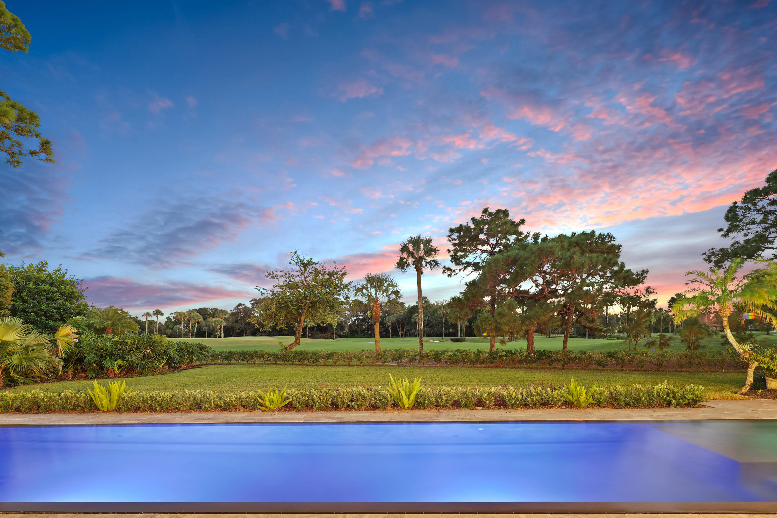 PAR CLUB CIRCLE UNIT 3 B VILLAGE OF GOLF ON AM-98 - Residential