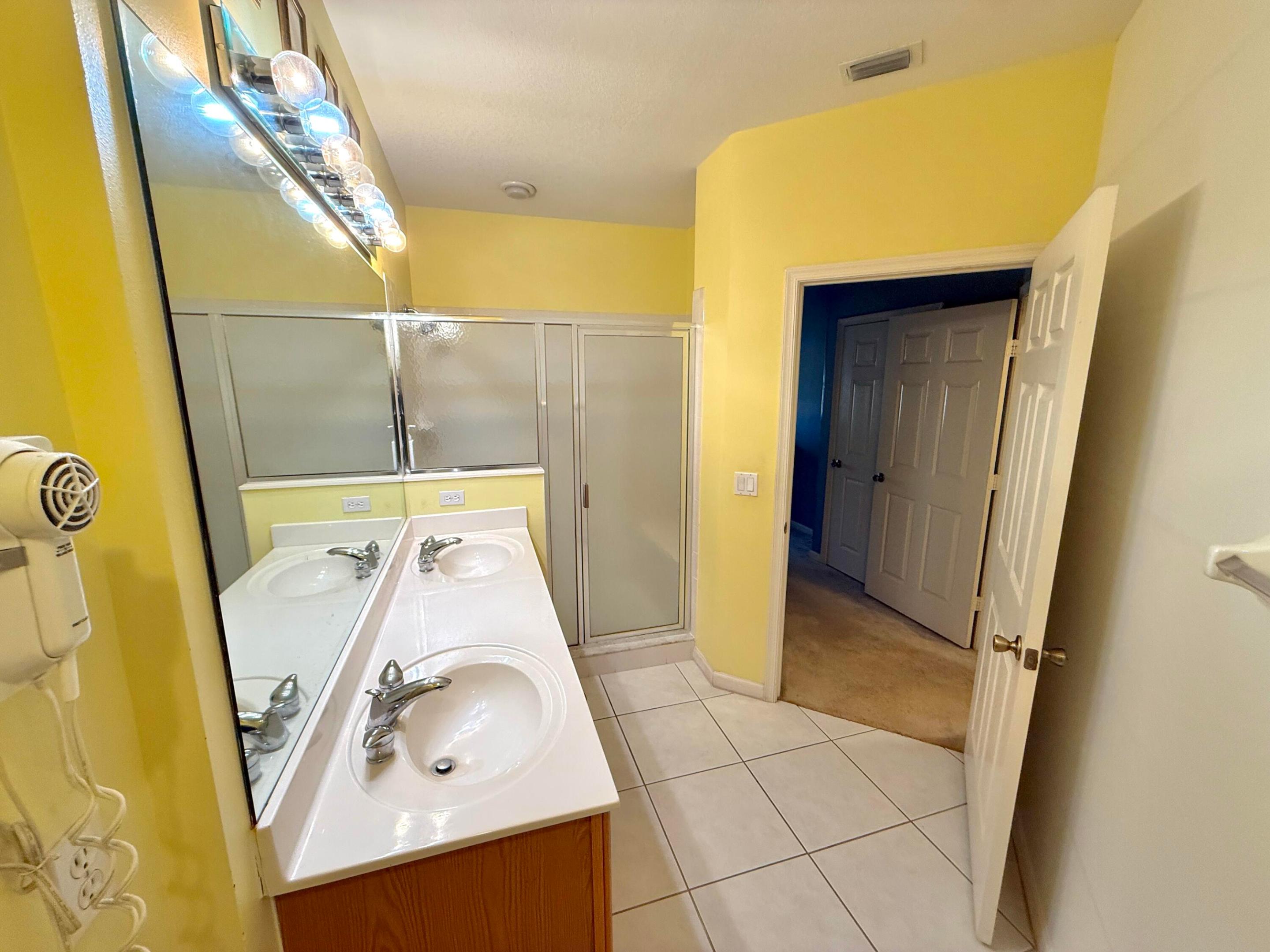 CASTLE PINES CONDOMINIUM - Residential Lease