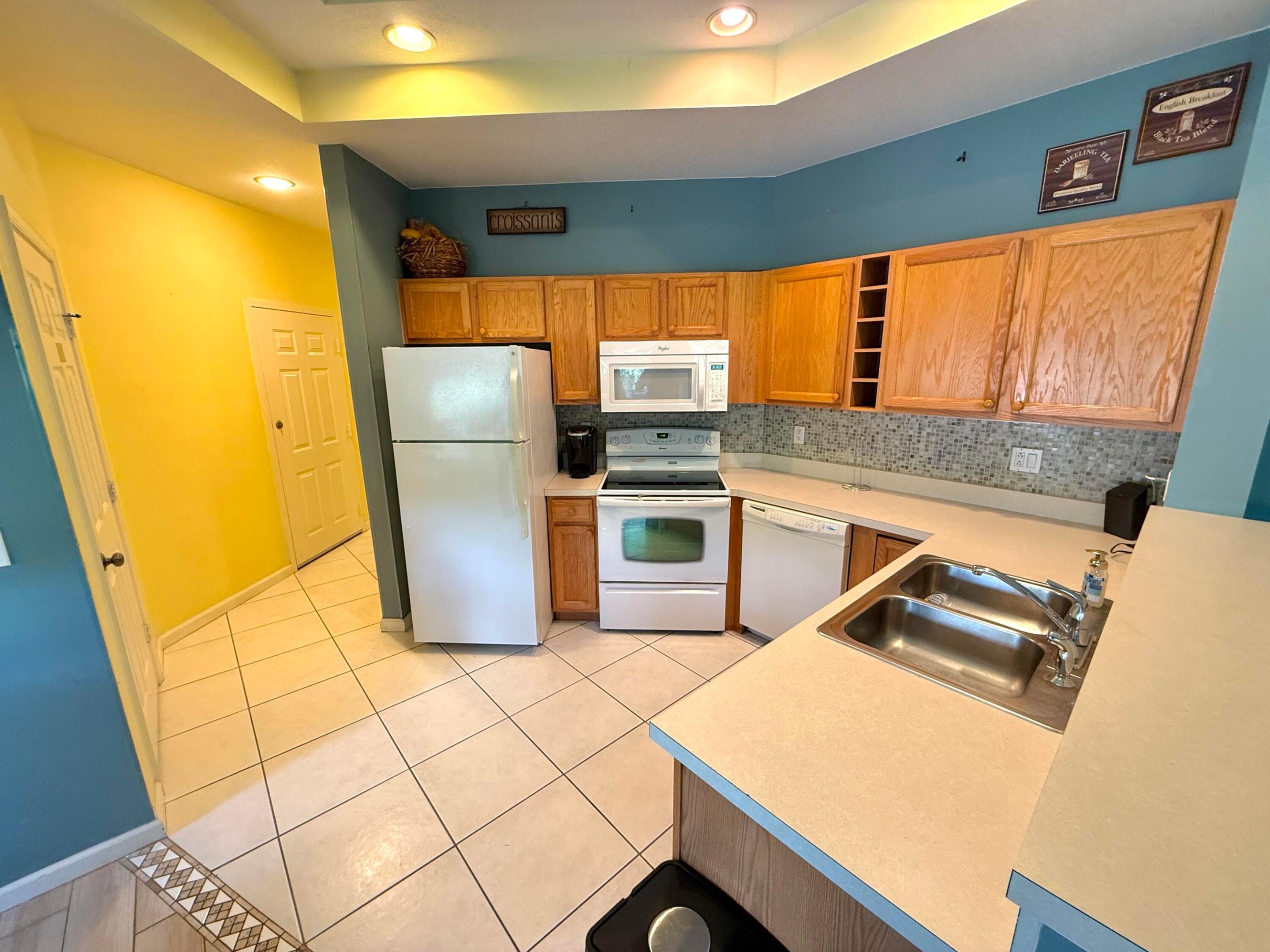 CASTLE PINES CONDOMINIUM - Residential Lease