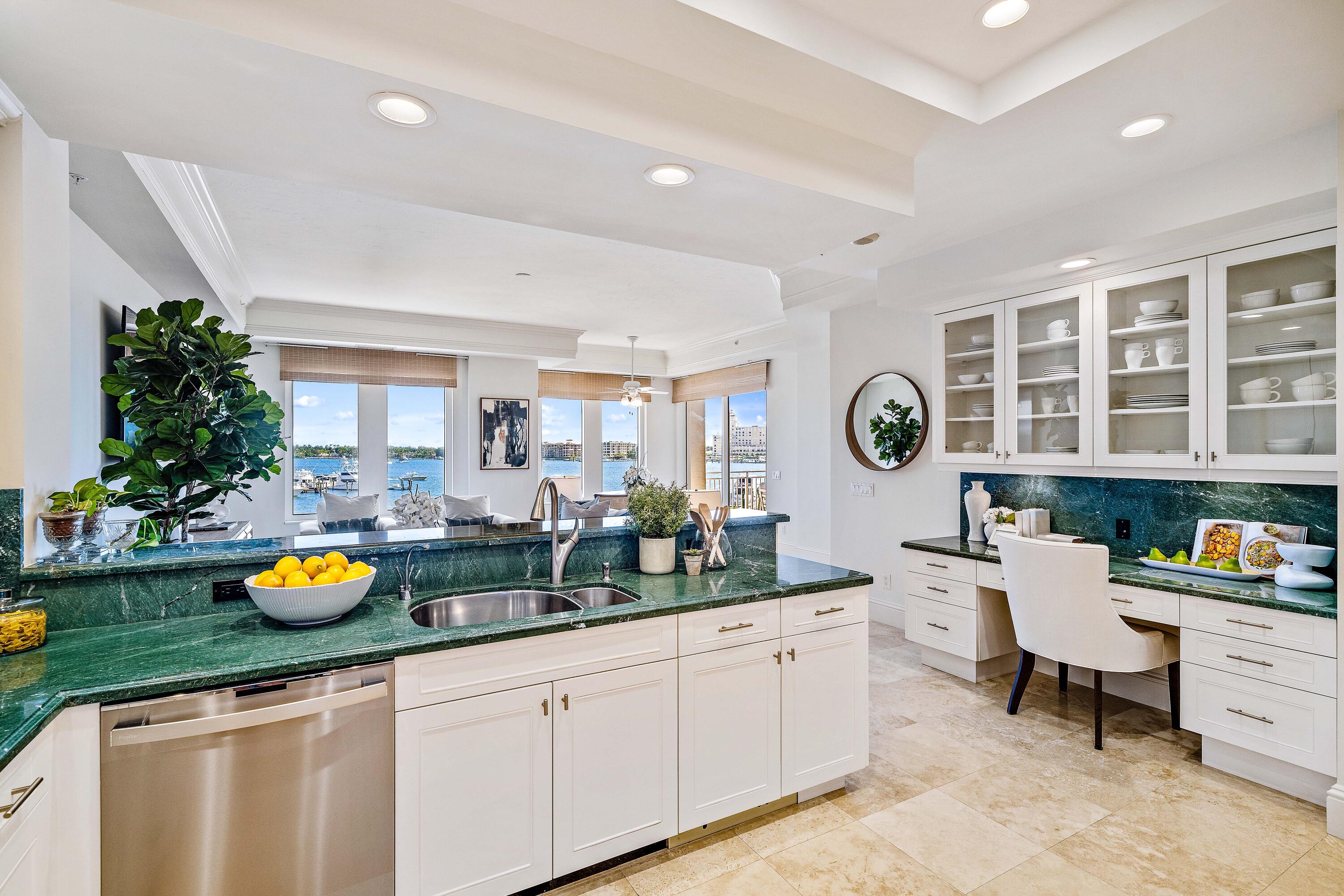 ONE WATERMARK PLACE OF THE PALM BEACHES CONDOMINIU - Residential