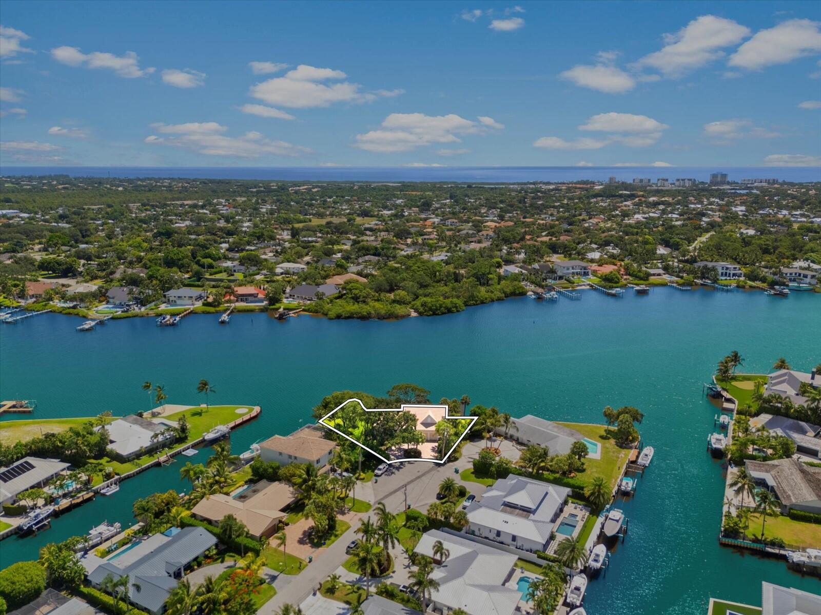COUNTRY CLUB POINT - Residential